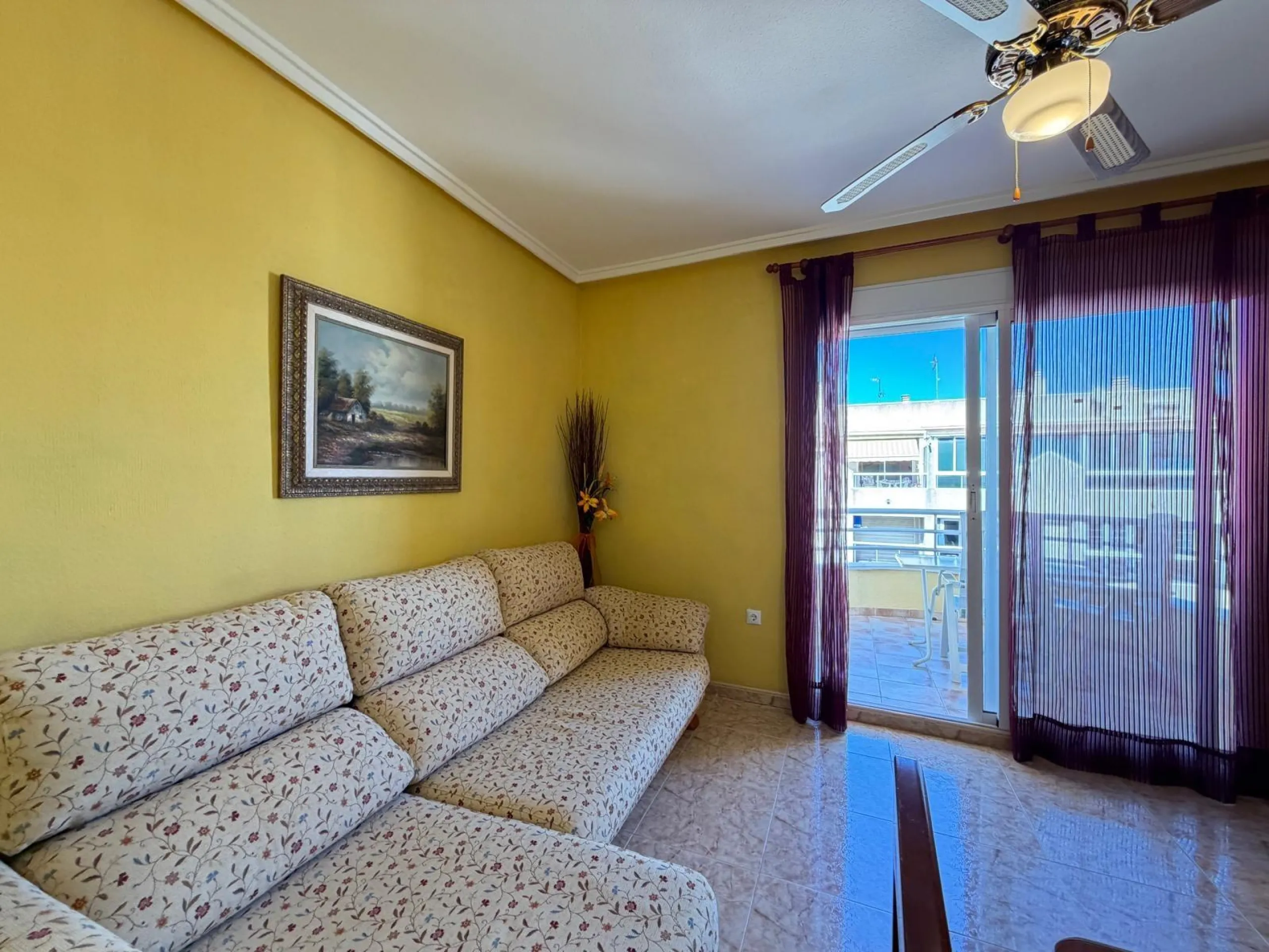 PENTHOUSE WITH SEA VIEWS ON AV. DE LAS HABANERAS WITH VERY LARGE GARAGE SPACE INCLUDED. 2 BEDROOMS. 1 BATHROOM. TOTAL AREA OF 72 M2.