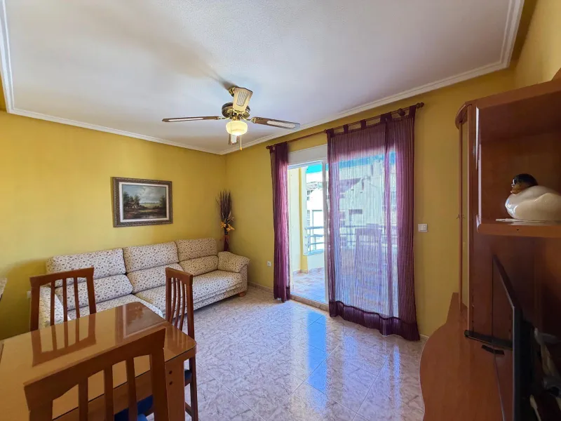 PENTHOUSE WITH SEA VIEWS ON AV. DE LAS HABANERAS WITH VERY LARGE GARAGE SPACE INCLUDED. 2 BEDROOMS. 1 BATHROOM. TOTAL AREA OF 72 M2.