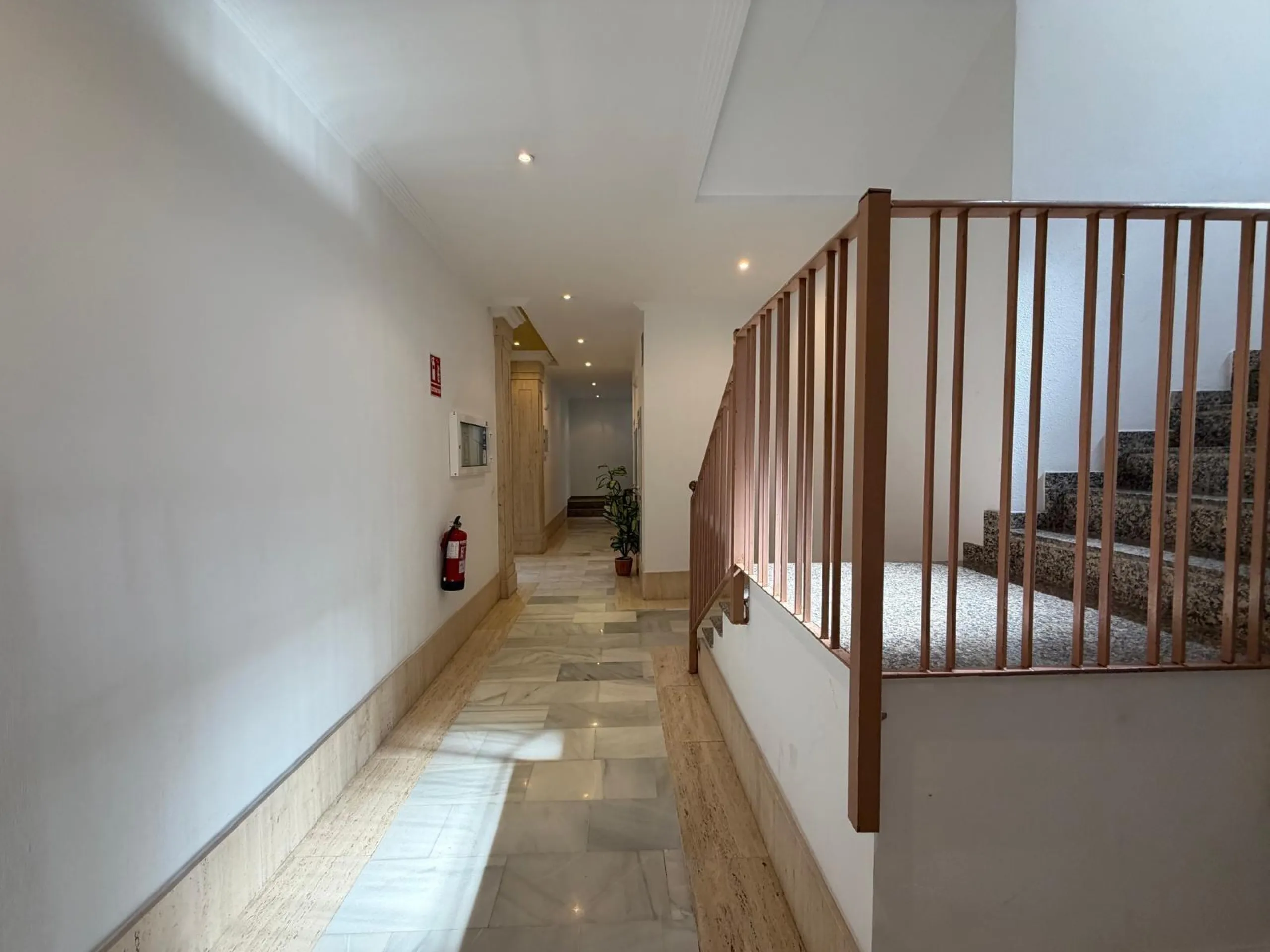 PENTHOUSE WITH SEA VIEWS ON AV. DE LAS HABANERAS WITH VERY LARGE GARAGE SPACE INCLUDED. 2 BEDROOMS. 1 BATHROOM. TOTAL AREA OF 72 M2.
