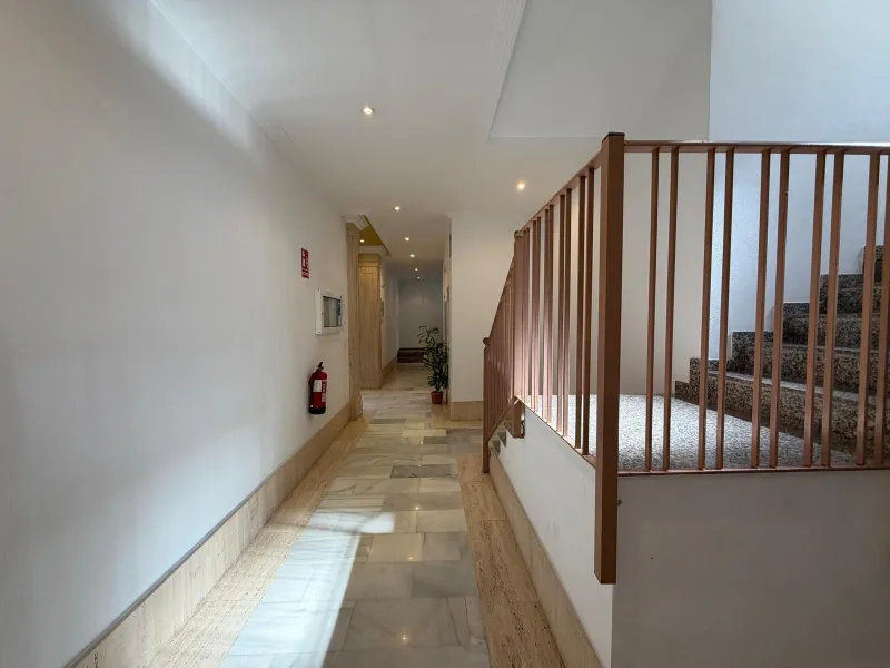 PENTHOUSE WITH SEA VIEWS ON AV. DE LAS HABANERAS WITH VERY LARGE GARAGE SPACE INCLUDED. 2 BEDROOMS. 1 BATHROOM. TOTAL AREA OF 72 M2.