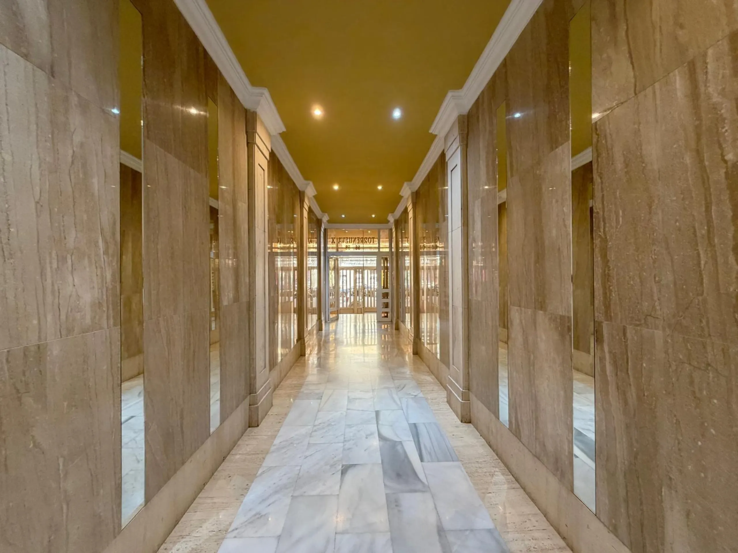 PENTHOUSE WITH SEA VIEWS ON AV. DE LAS HABANERAS WITH VERY LARGE GARAGE SPACE INCLUDED. 2 BEDROOMS. 1 BATHROOM. TOTAL AREA OF 72 M2.