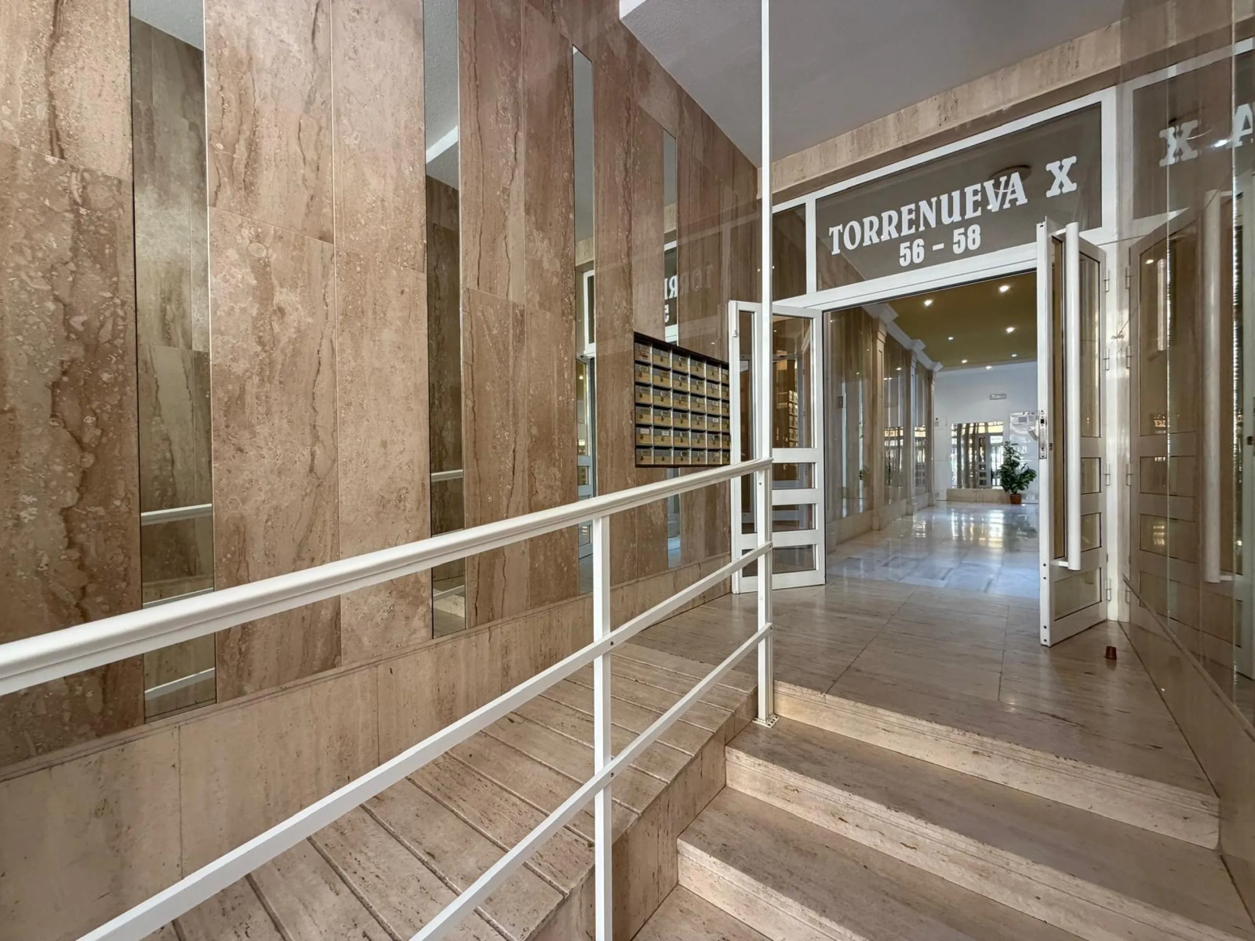 PENTHOUSE WITH SEA VIEWS ON AV. DE LAS HABANERAS WITH VERY LARGE GARAGE SPACE INCLUDED. 2 BEDROOMS. 1 BATHROOM. TOTAL AREA OF 72 M2.