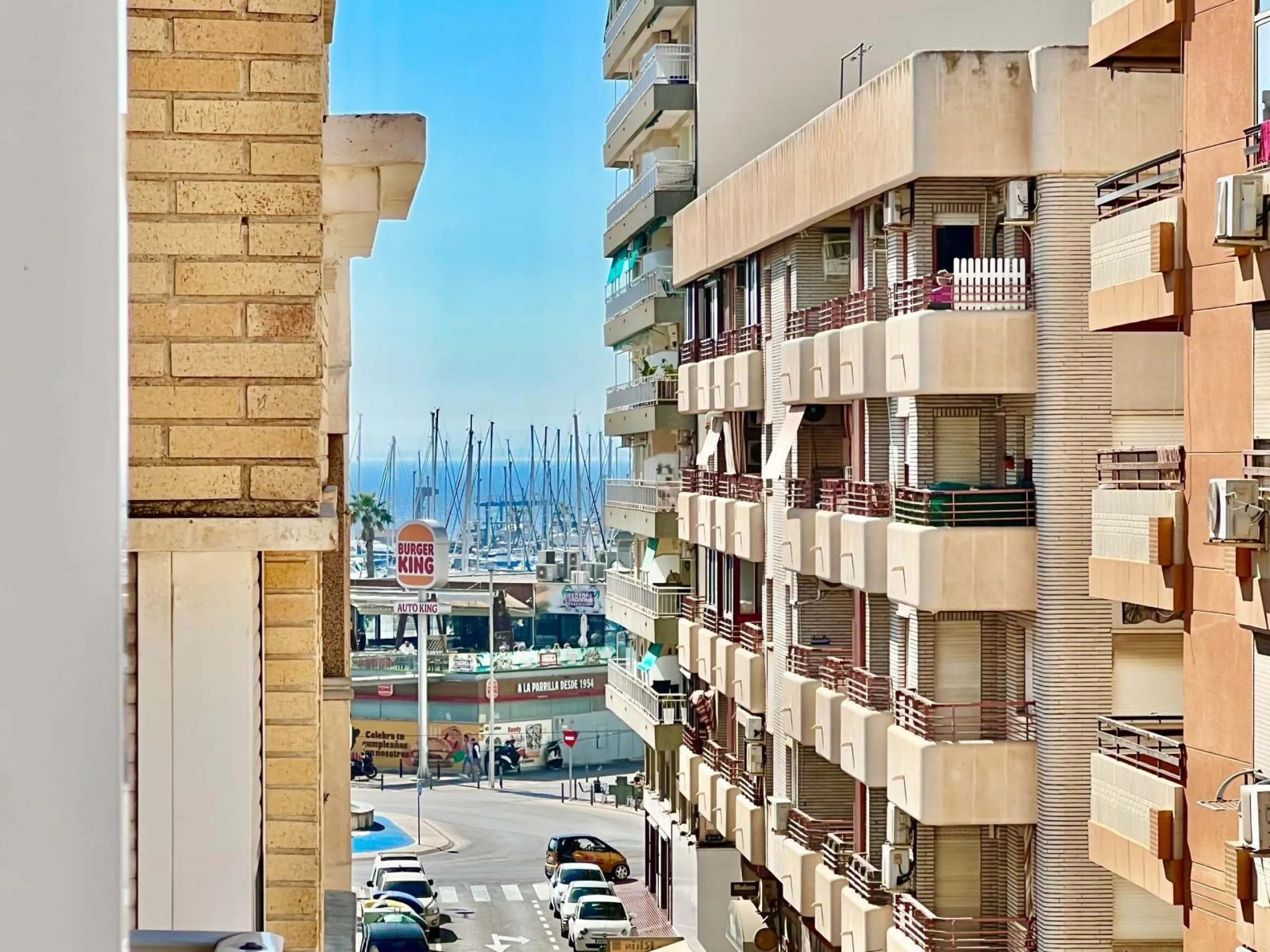 ESPACIOSA VIVIENDA A ESCASOS 350m DEL PUERTO DE SANTA POLA