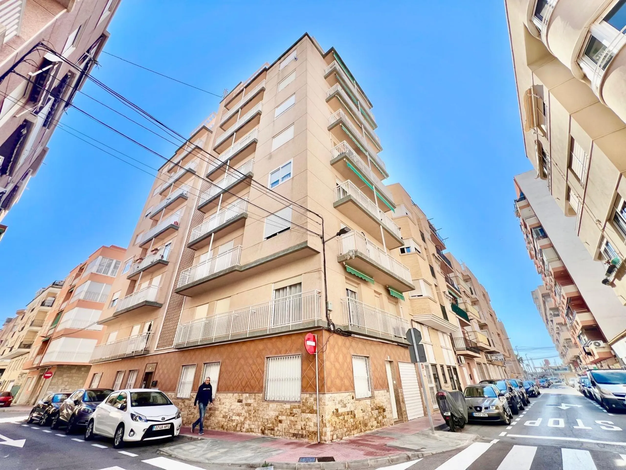 ESPACIOSA VIVIENDA A ESCASOS 350m DEL PUERTO DE SANTA POLA