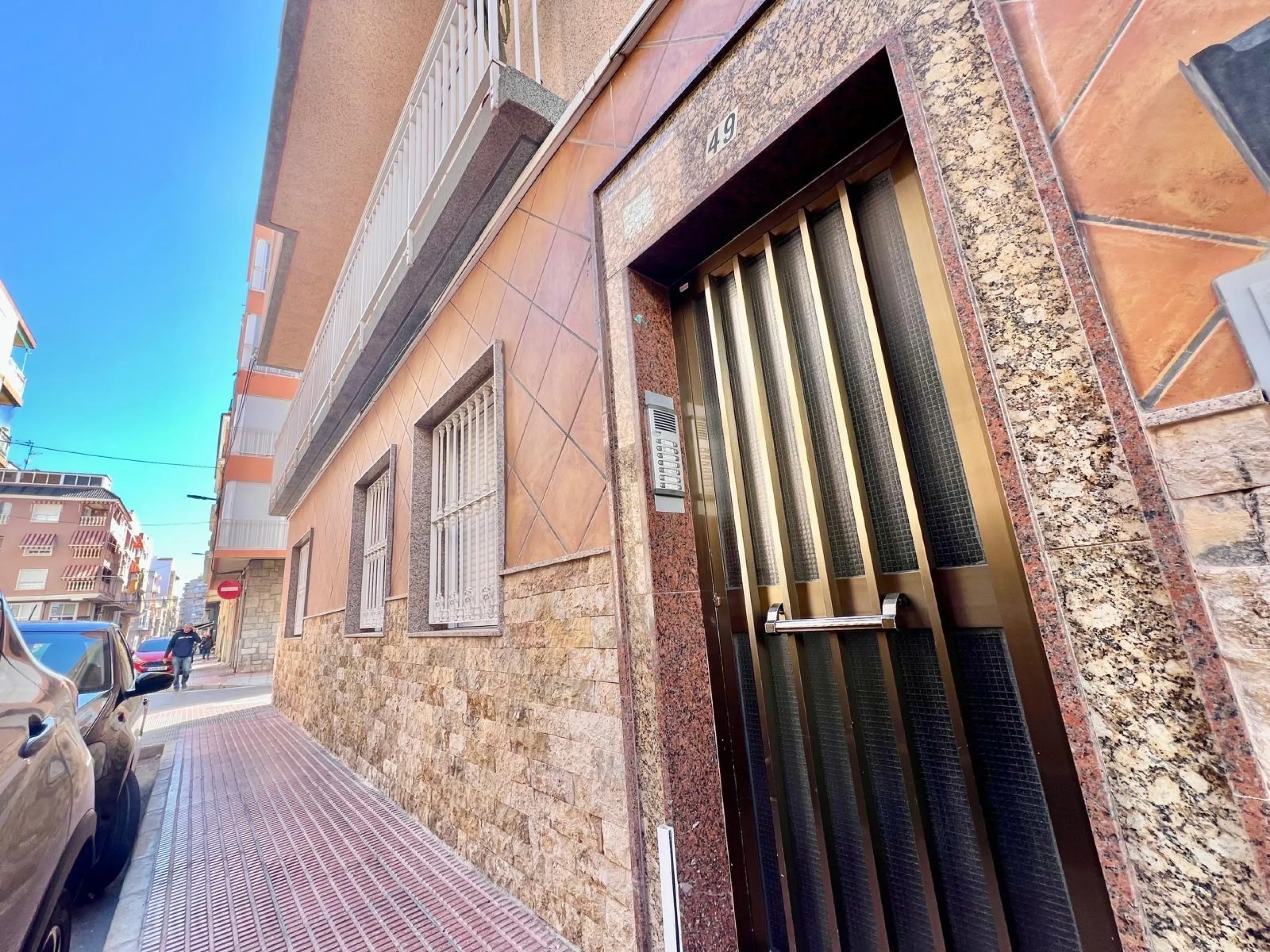 ESPACIOSA VIVIENDA A ESCASOS 350m DEL PUERTO DE SANTA POLA