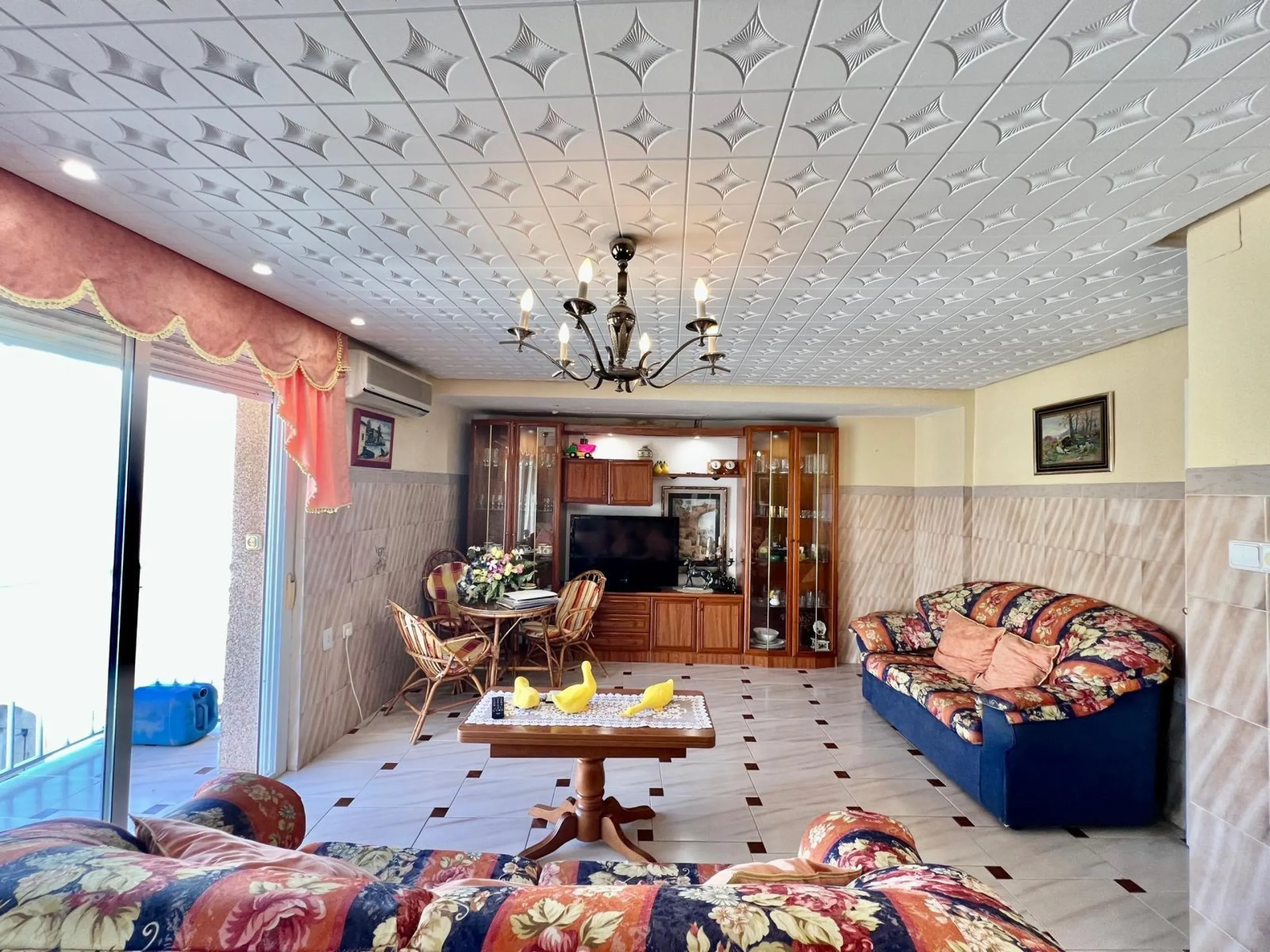 ESPACIOSA VIVIENDA A ESCASOS 350m DEL PUERTO DE SANTA POLA