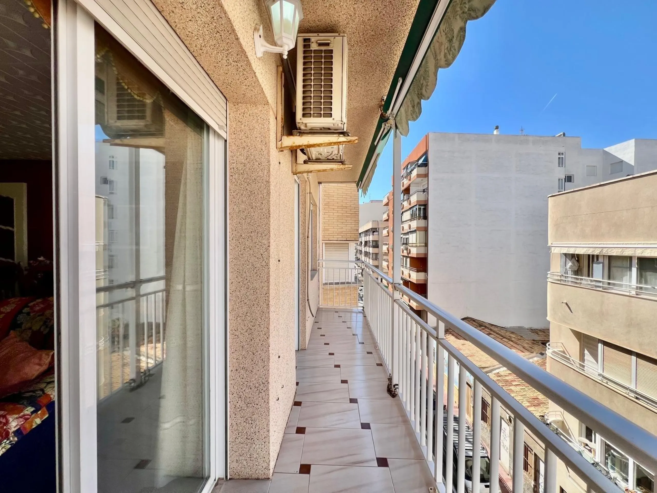 ESPACIOSA VIVIENDA A ESCASOS 350m DEL PUERTO DE SANTA POLA