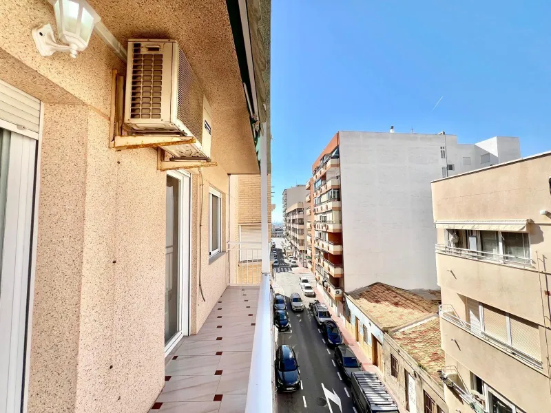 ESPACIOSA VIVIENDA A ESCASOS 350m DEL PUERTO DE SANTA POLA