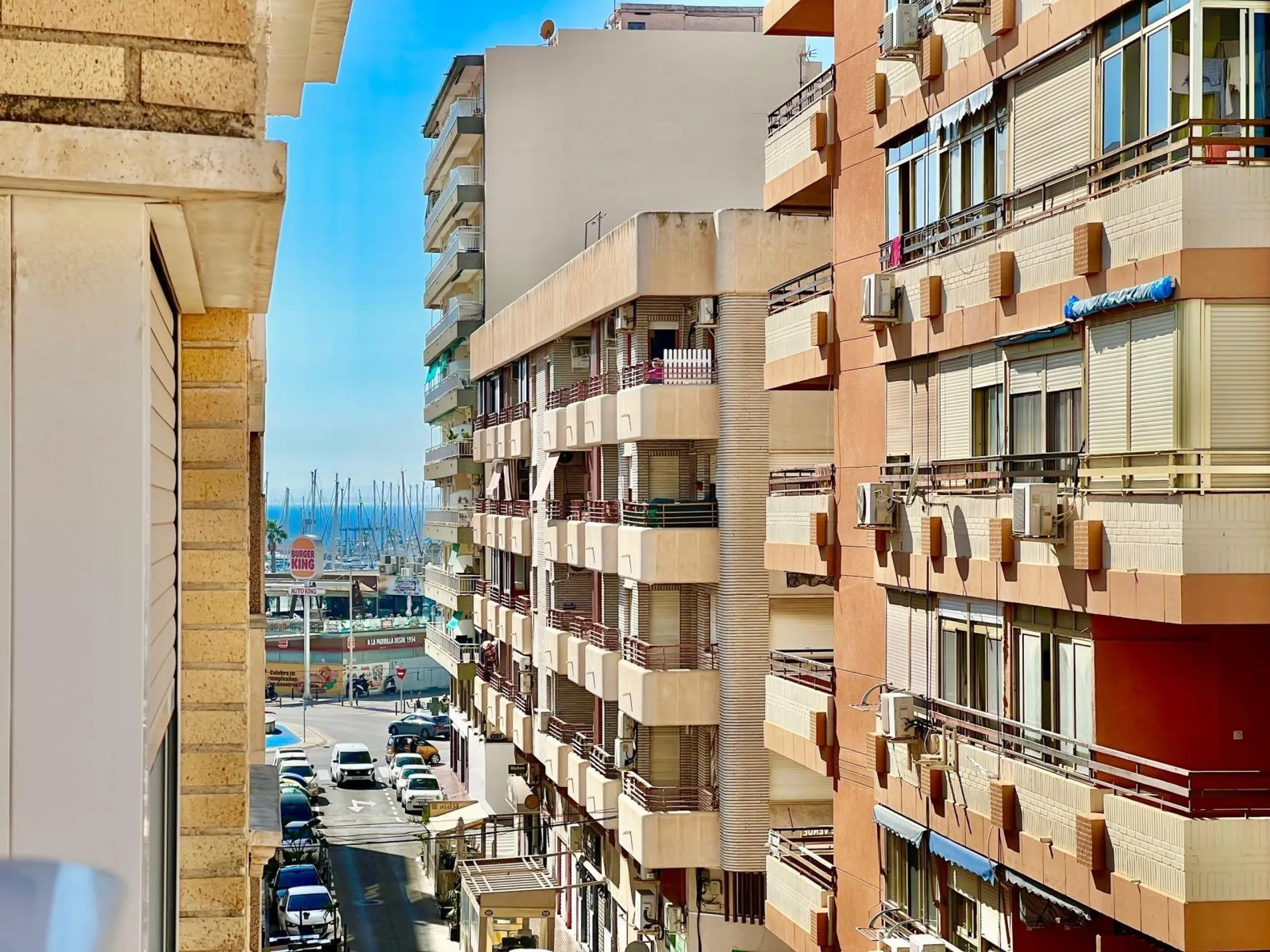 ESPACIOSA VIVIENDA A ESCASOS 350m DEL PUERTO DE SANTA POLA