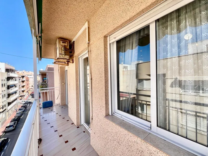 ESPACIOSA VIVIENDA A ESCASOS 350m DEL PUERTO DE SANTA POLA