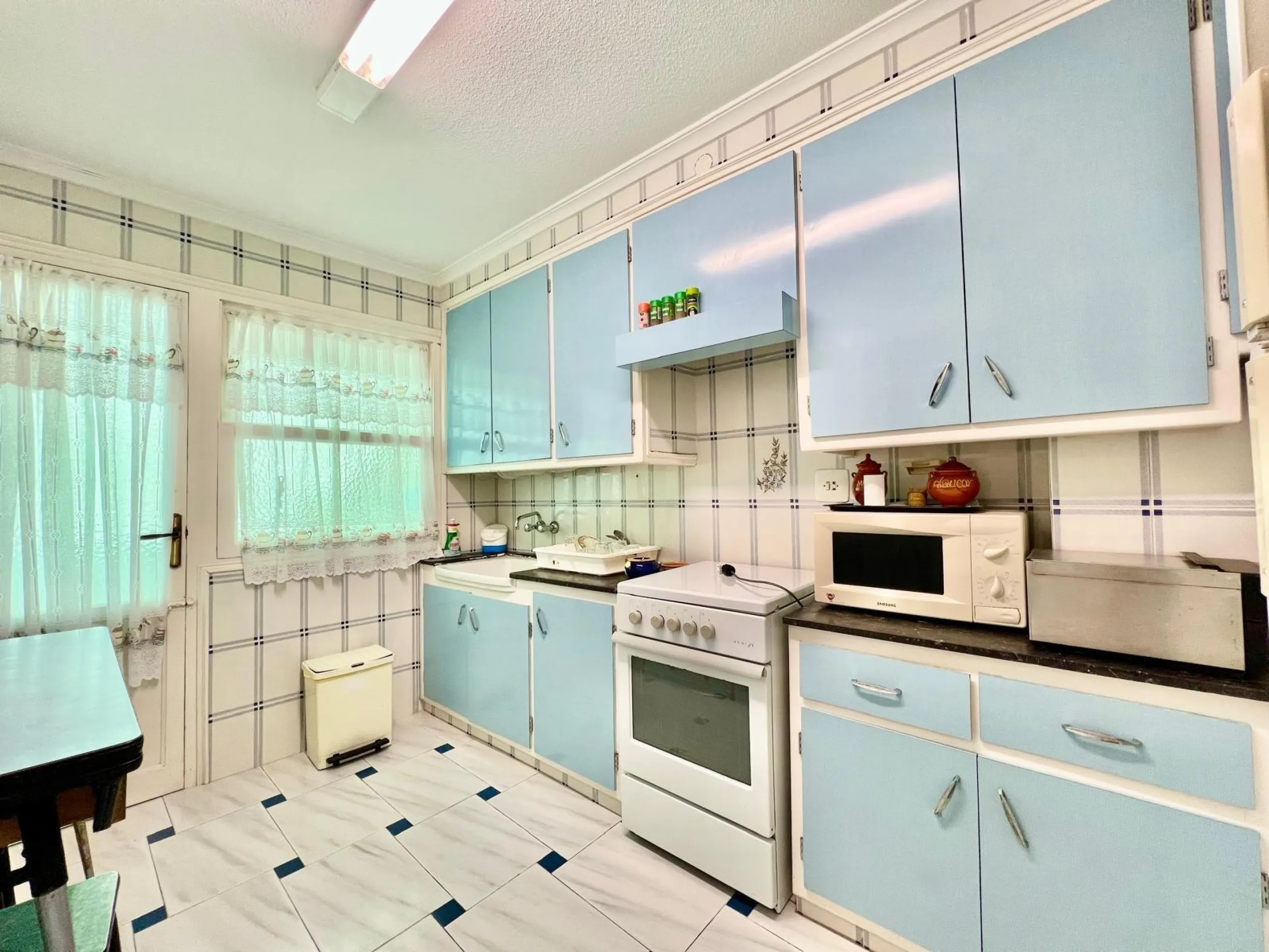 ESPACIOSA VIVIENDA A ESCASOS 350m DEL PUERTO DE SANTA POLA