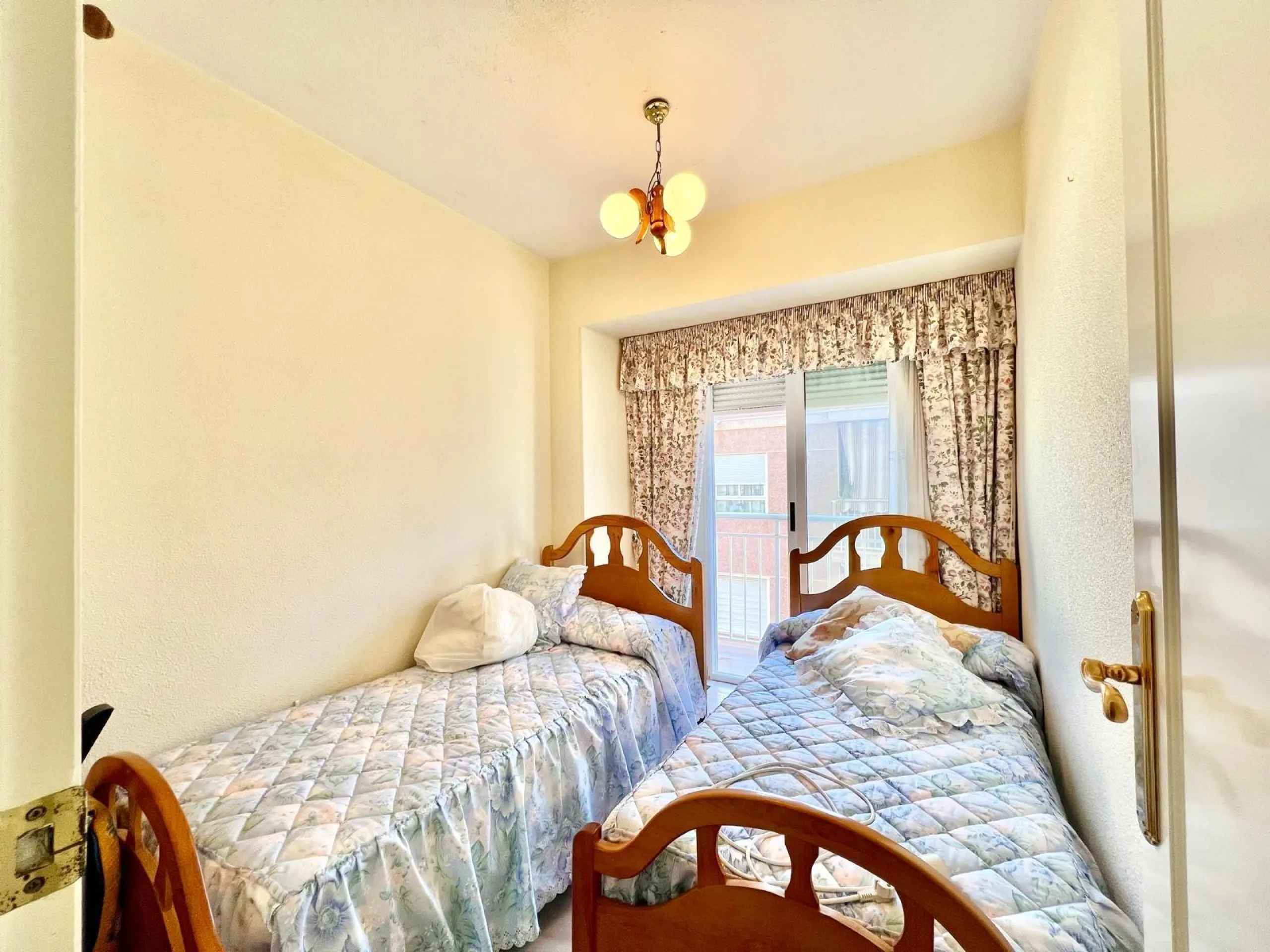 ESPACIOSA VIVIENDA A ESCASOS 350m DEL PUERTO DE SANTA POLA