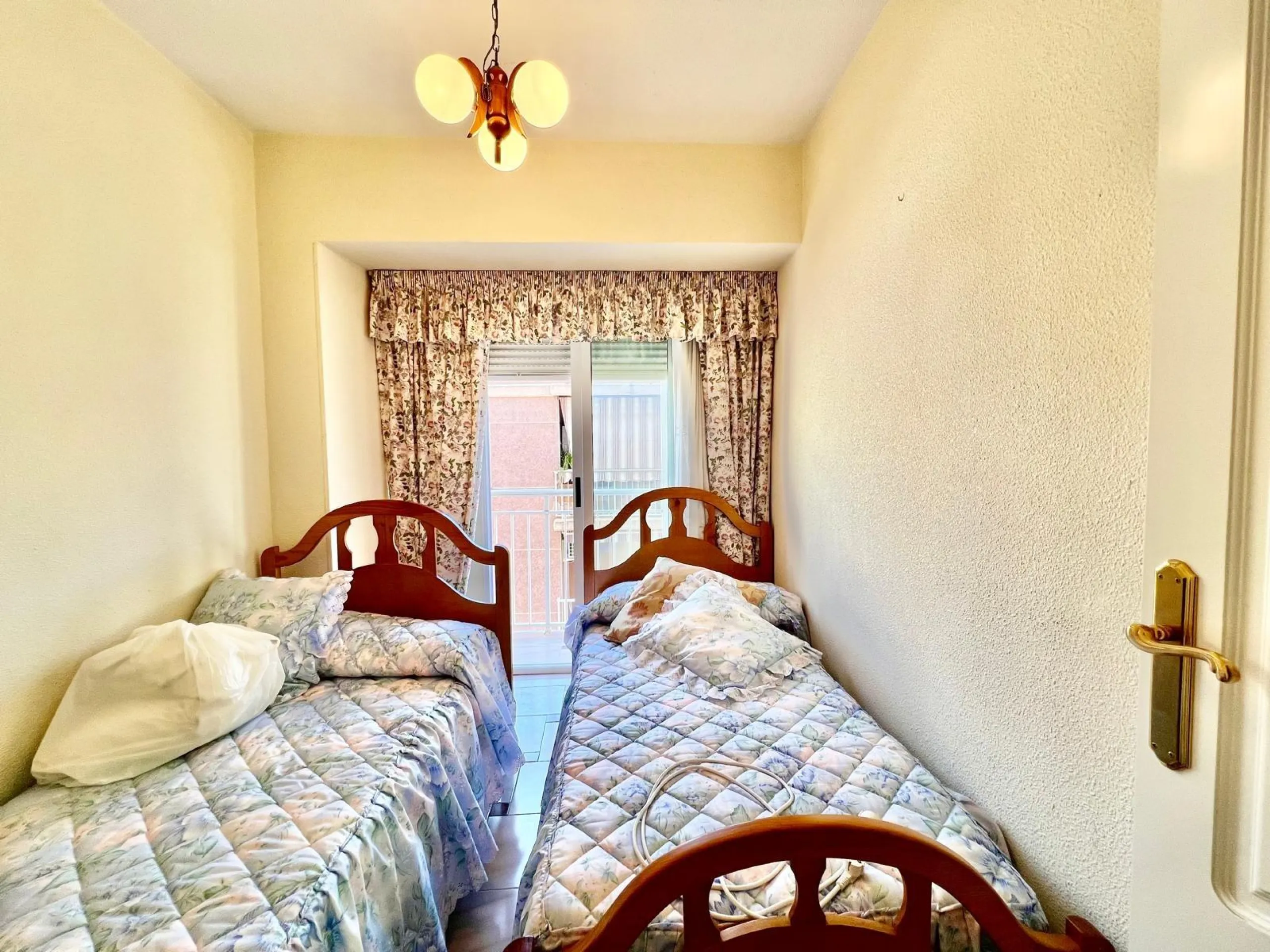 ESPACIOSA VIVIENDA A ESCASOS 350m DEL PUERTO DE SANTA POLA