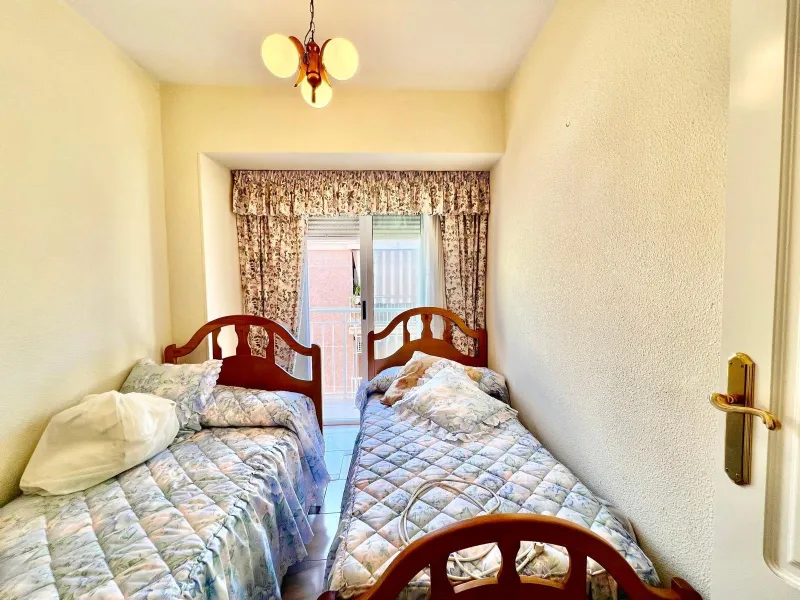 ESPACIOSA VIVIENDA A ESCASOS 350m DEL PUERTO DE SANTA POLA