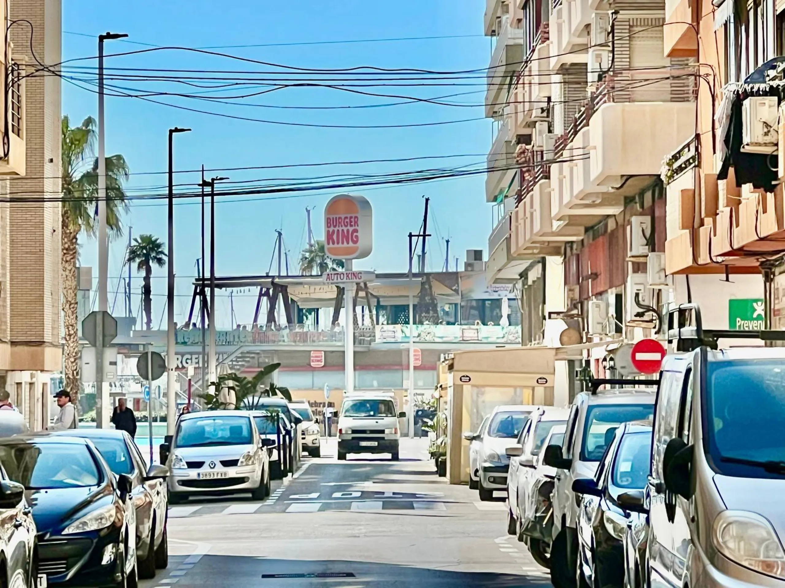 ESPACIOSA VIVIENDA A ESCASOS 350m DEL PUERTO DE SANTA POLA