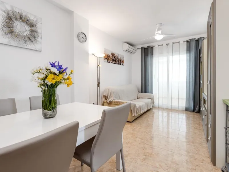 Charming South-Facing Apartment in Torreblanca, Torrevieja