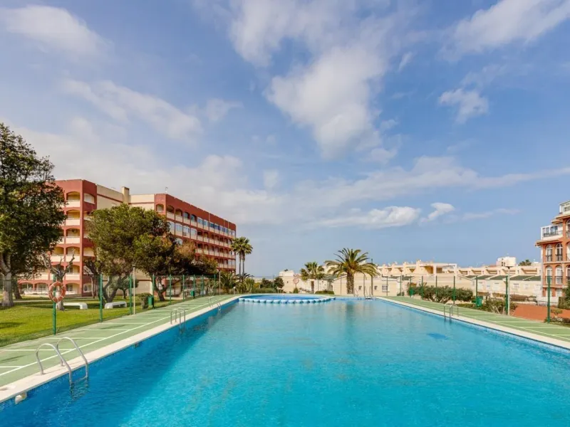 IMPECABLE VIVIENDA DE 2 HABITACIONES CON VISTAS DESPEJADAS + PISCINA EN TORREBLANCA