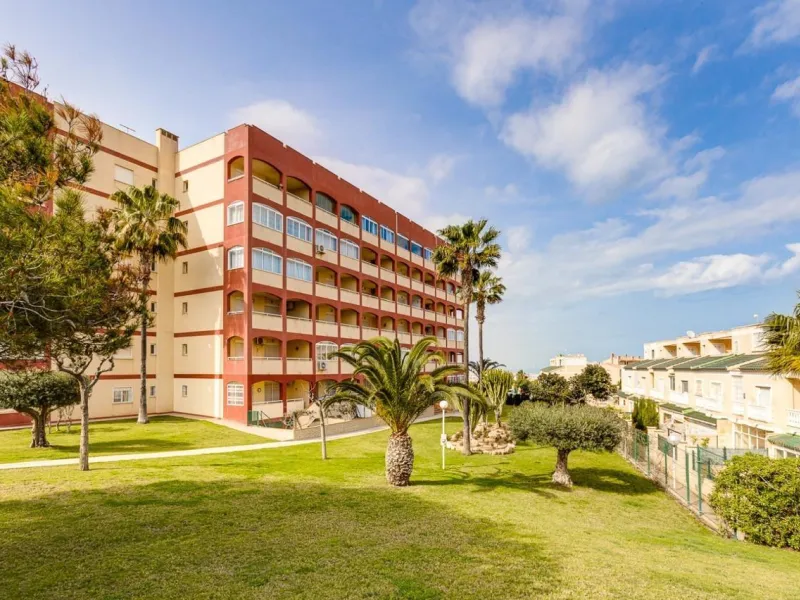 IMPECABLE VIVIENDA DE 2 HABITACIONES CON VISTAS DESPEJADAS + PISCINA EN TORREBLANCA