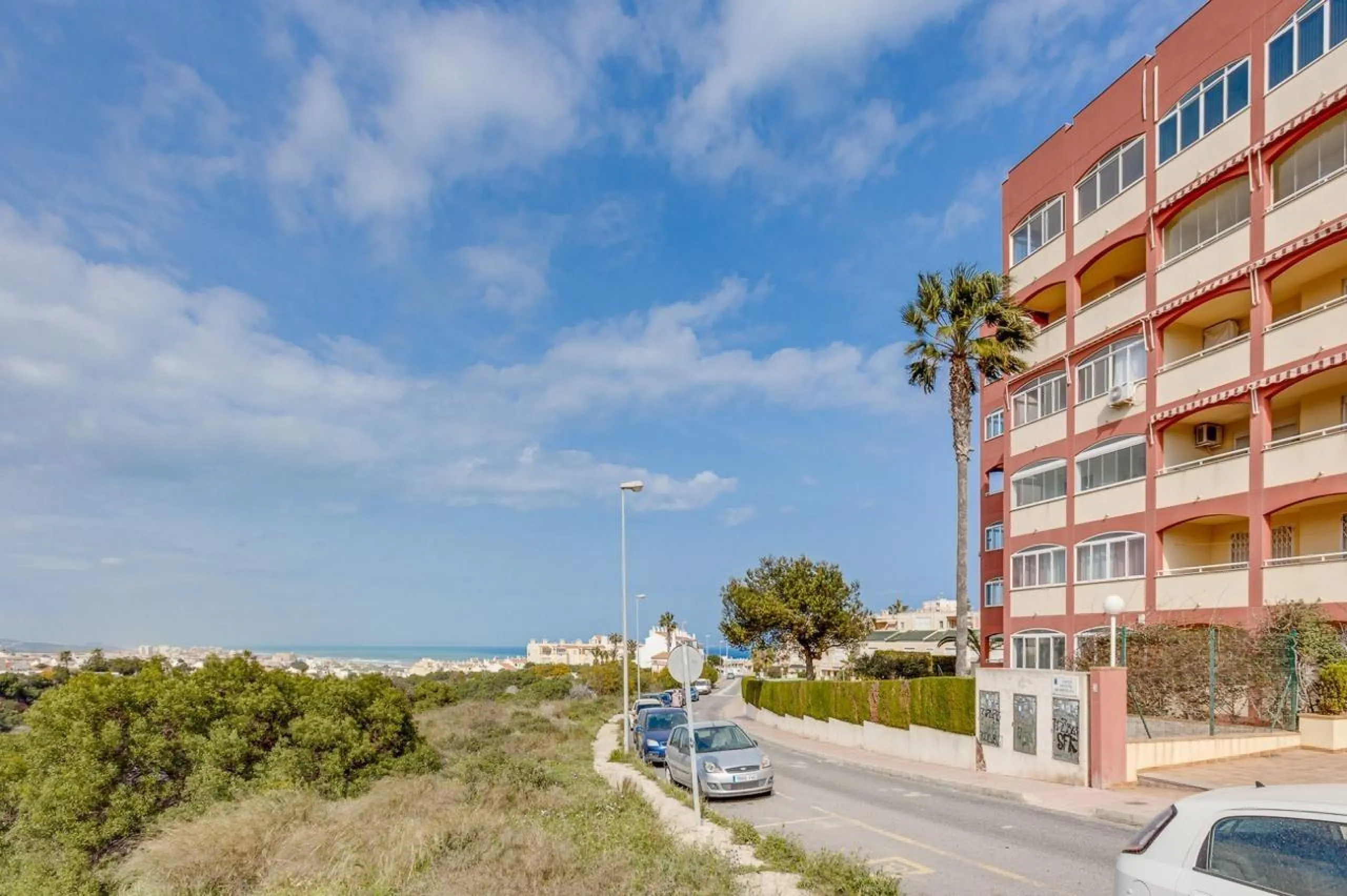 IMPECABLE VIVIENDA DE 2 HABITACIONES CON VISTAS DESPEJADAS + PISCINA EN TORREBLANCA