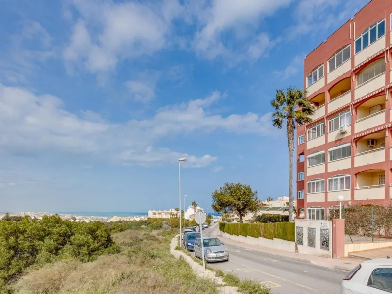 IMPECABLE VIVIENDA DE 2 HABITACIONES CON VISTAS DESPEJADAS + PISCINA EN TORREBLANCA