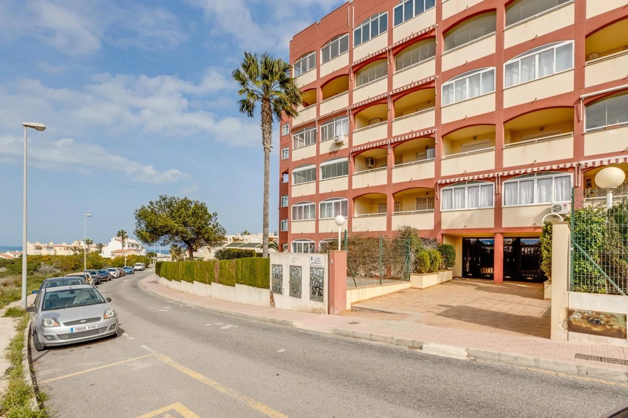 IMPECABLE VIVIENDA DE 2 HABITACIONES CON VISTAS DESPEJADAS + PISCINA EN TORREBLANCA