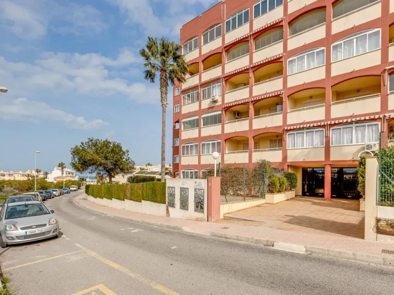 IMPECABLE VIVIENDA DE 2 HABITACIONES CON VISTAS DESPEJADAS + PISCINA EN TORREBLANCA