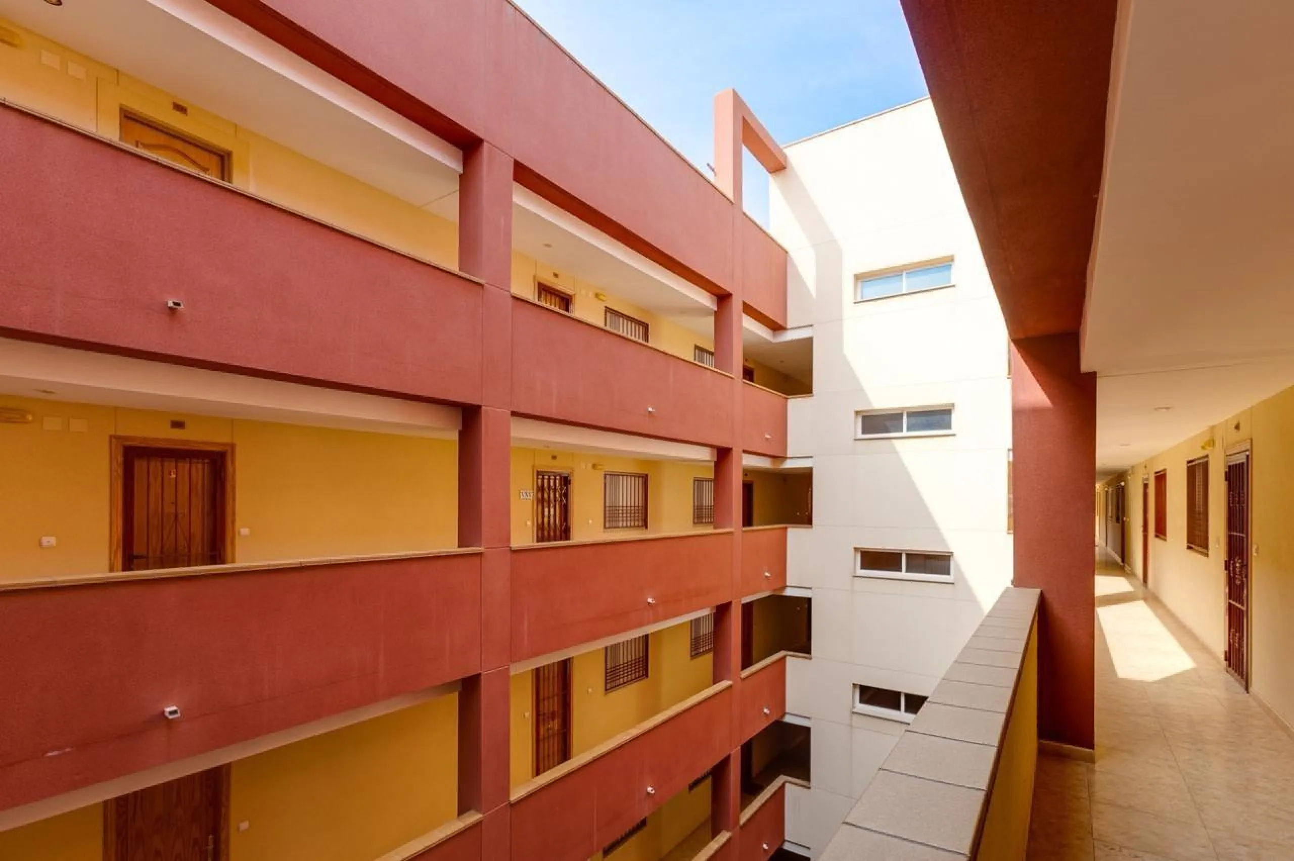 IMPECABLE VIVIENDA DE 2 HABITACIONES CON VISTAS DESPEJADAS + PISCINA EN TORREBLANCA