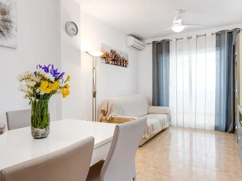 IMPECABLE VIVIENDA DE 2 HABITACIONES CON VISTAS DESPEJADAS + PISCINA EN TORREBLANCA