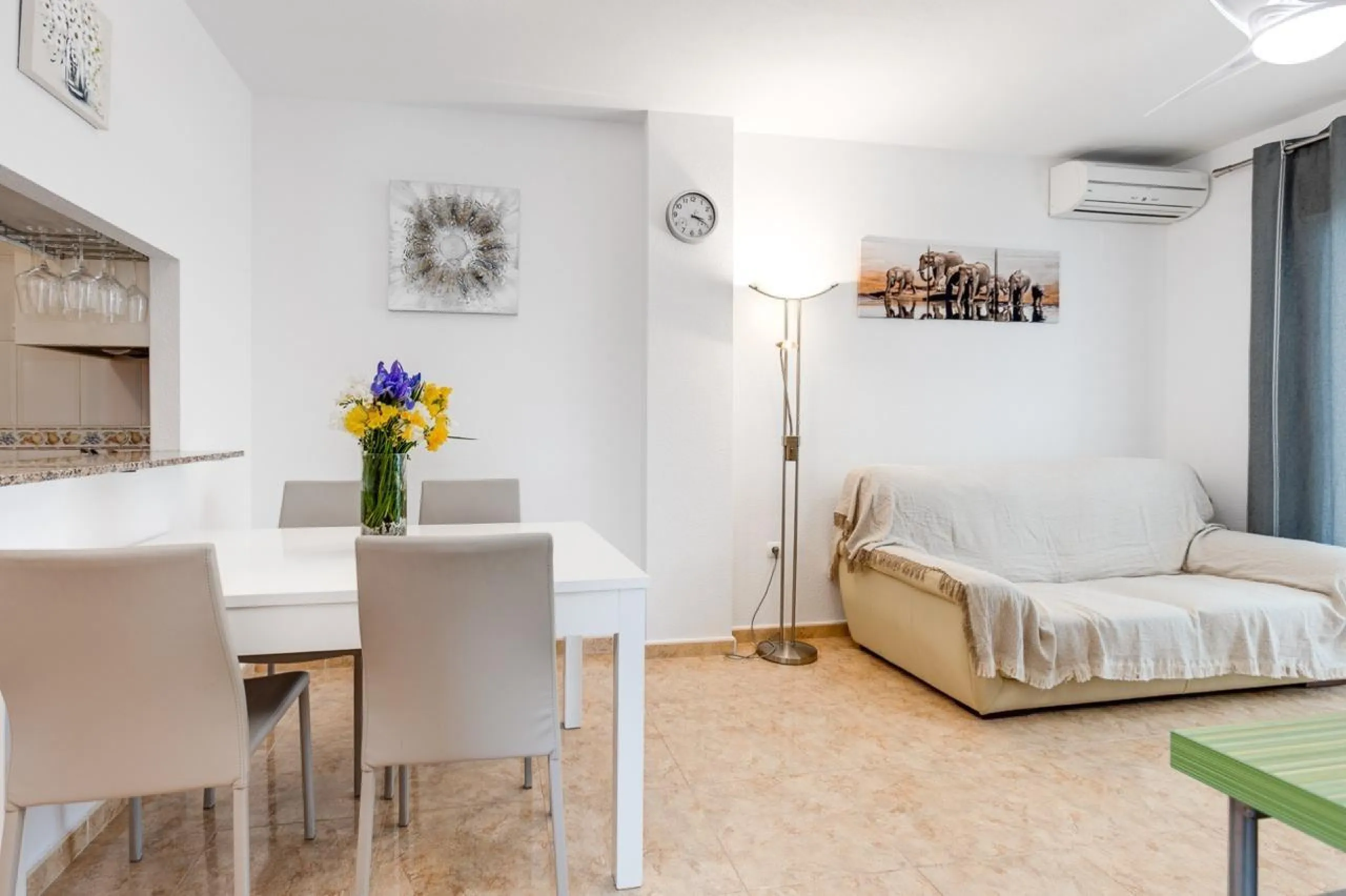 IMPECABLE VIVIENDA DE 2 HABITACIONES CON VISTAS DESPEJADAS + PISCINA EN TORREBLANCA