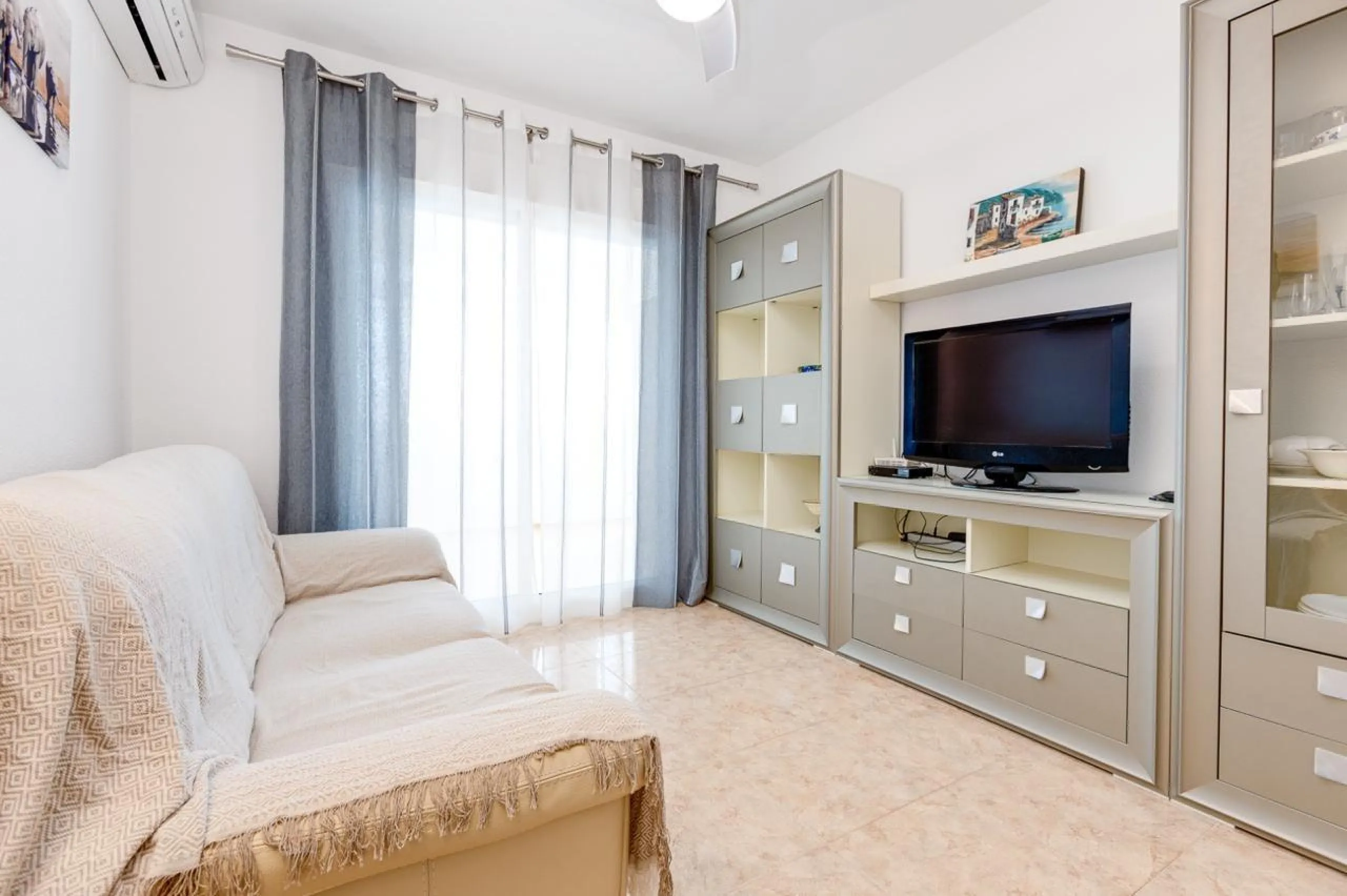 IMPECABLE VIVIENDA DE 2 HABITACIONES CON VISTAS DESPEJADAS + PISCINA EN TORREBLANCA
