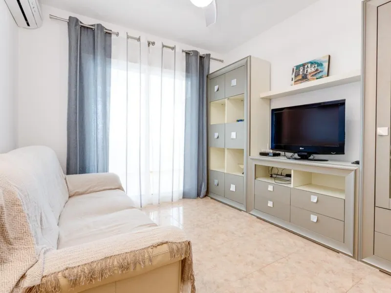 IMPECABLE VIVIENDA DE 2 HABITACIONES CON VISTAS DESPEJADAS + PISCINA EN TORREBLANCA