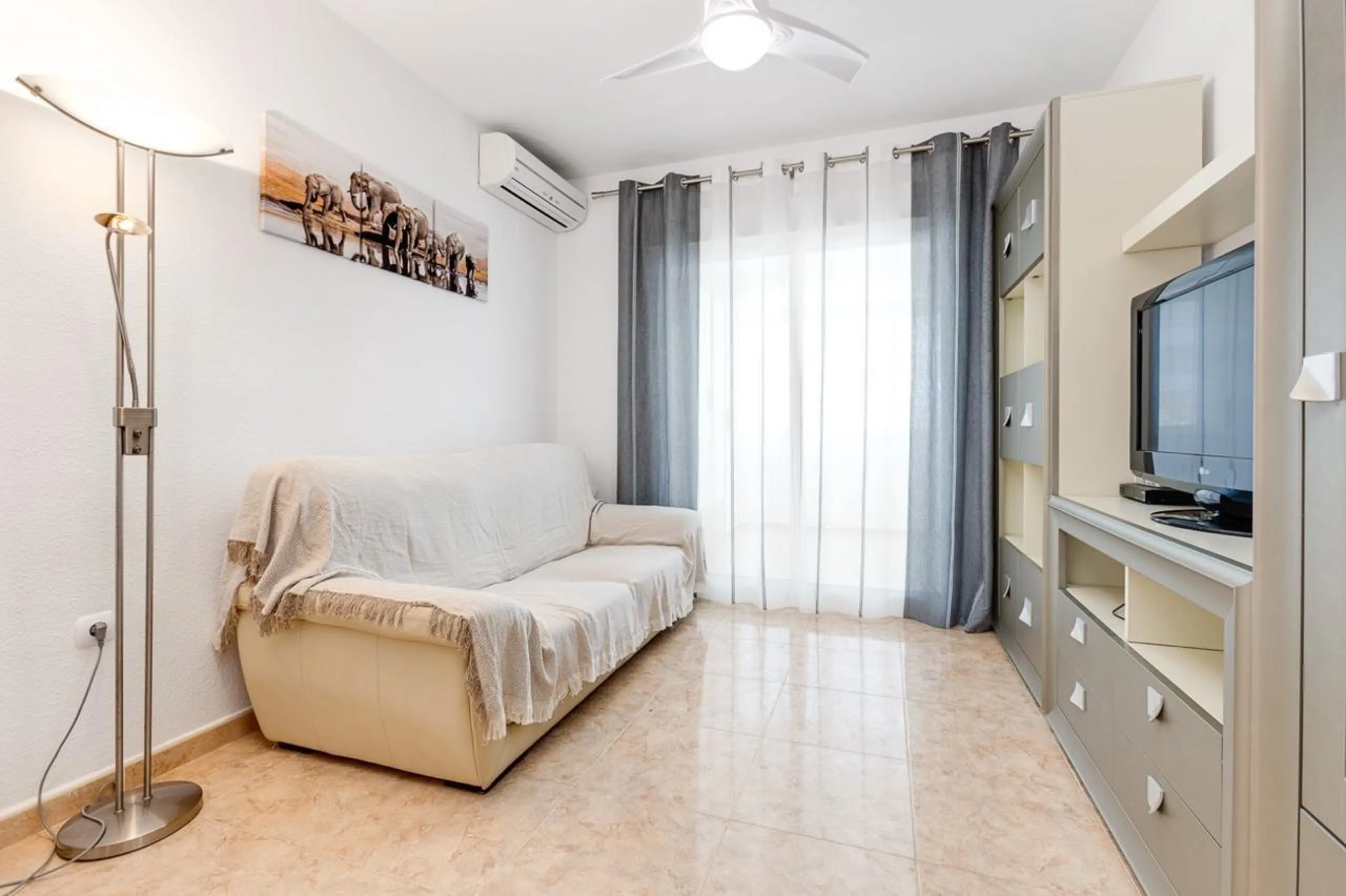 IMPECABLE VIVIENDA DE 2 HABITACIONES CON VISTAS DESPEJADAS + PISCINA EN TORREBLANCA