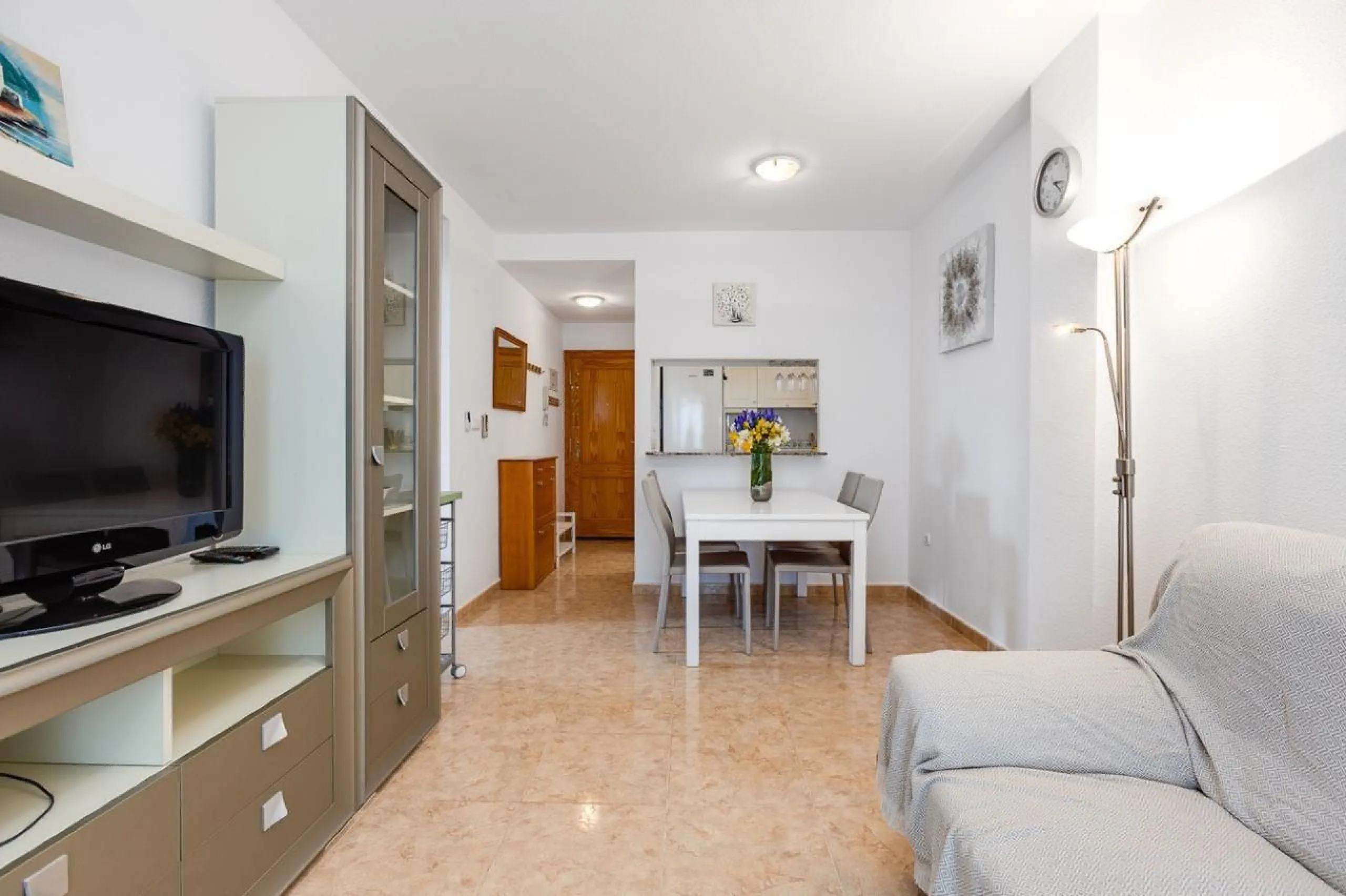 IMPECABLE VIVIENDA DE 2 HABITACIONES CON VISTAS DESPEJADAS + PISCINA EN TORREBLANCA