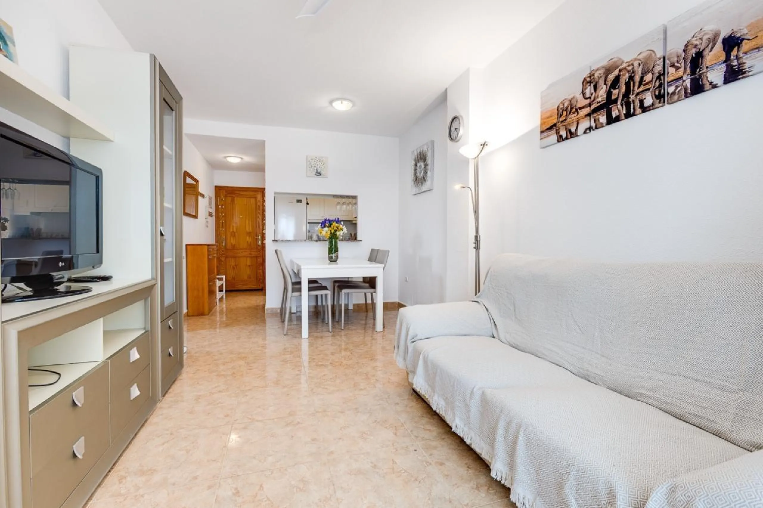 IMPECABLE VIVIENDA DE 2 HABITACIONES CON VISTAS DESPEJADAS + PISCINA EN TORREBLANCA