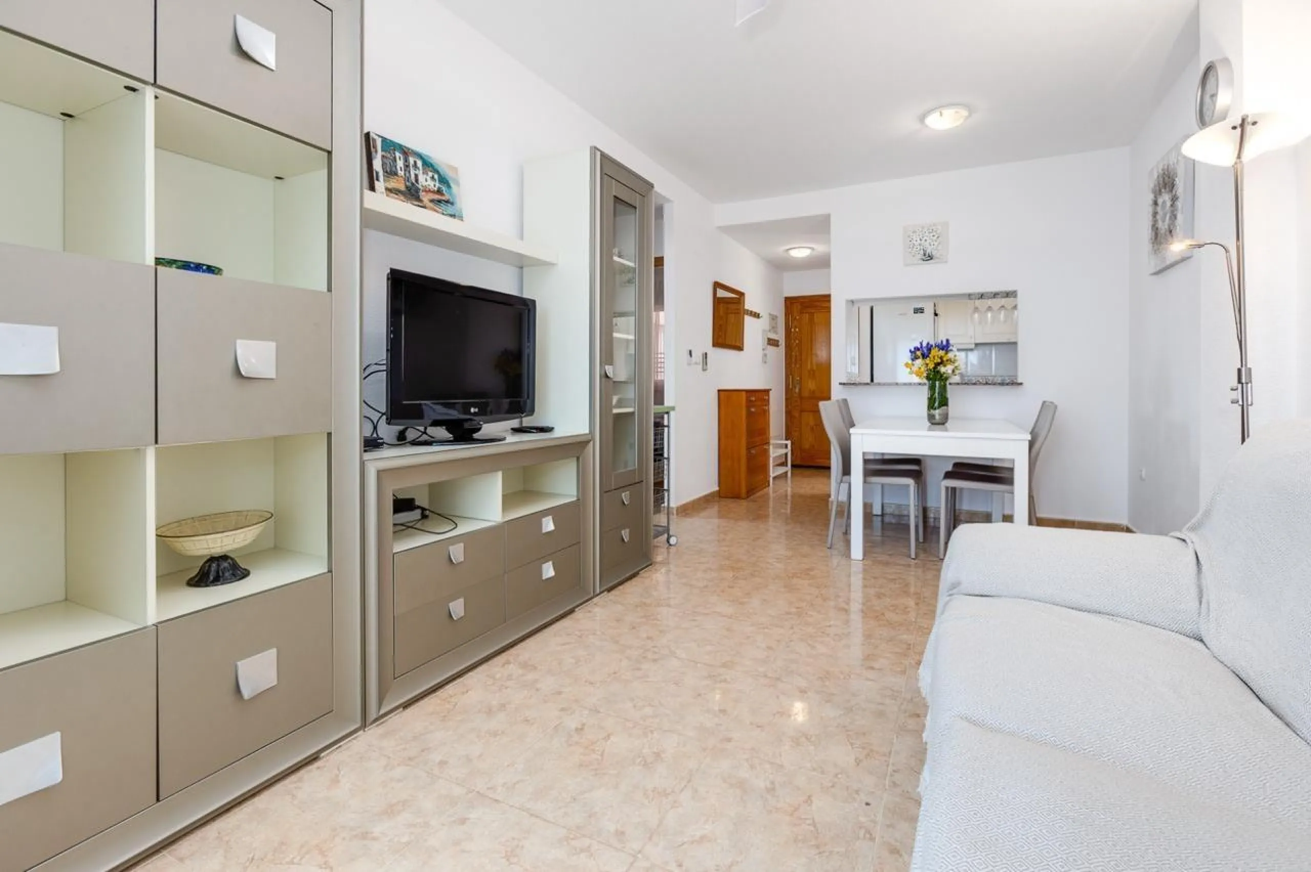 IMPECABLE VIVIENDA DE 2 HABITACIONES CON VISTAS DESPEJADAS + PISCINA EN TORREBLANCA