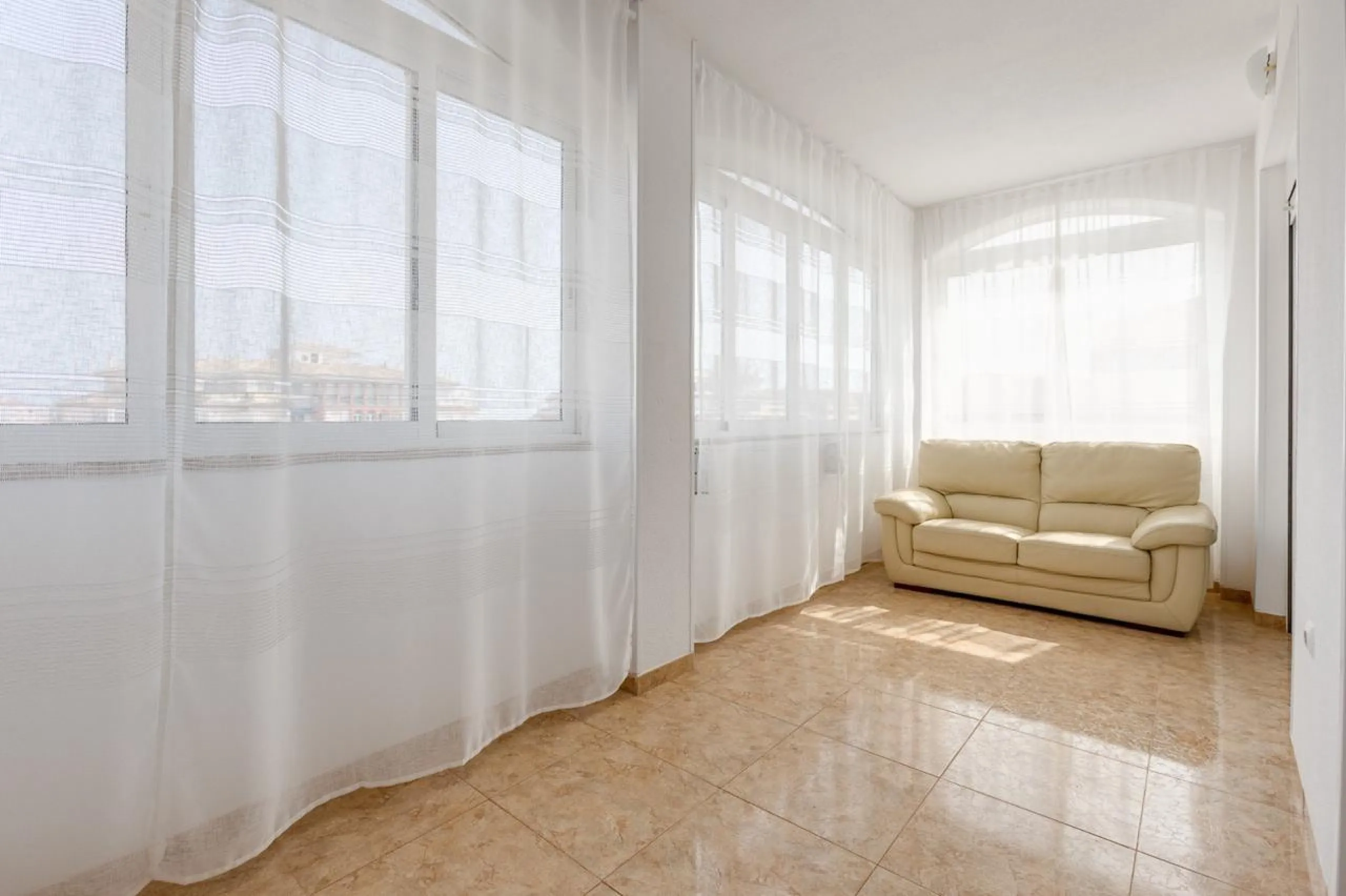 IMPECABLE VIVIENDA DE 2 HABITACIONES CON VISTAS DESPEJADAS + PISCINA EN TORREBLANCA