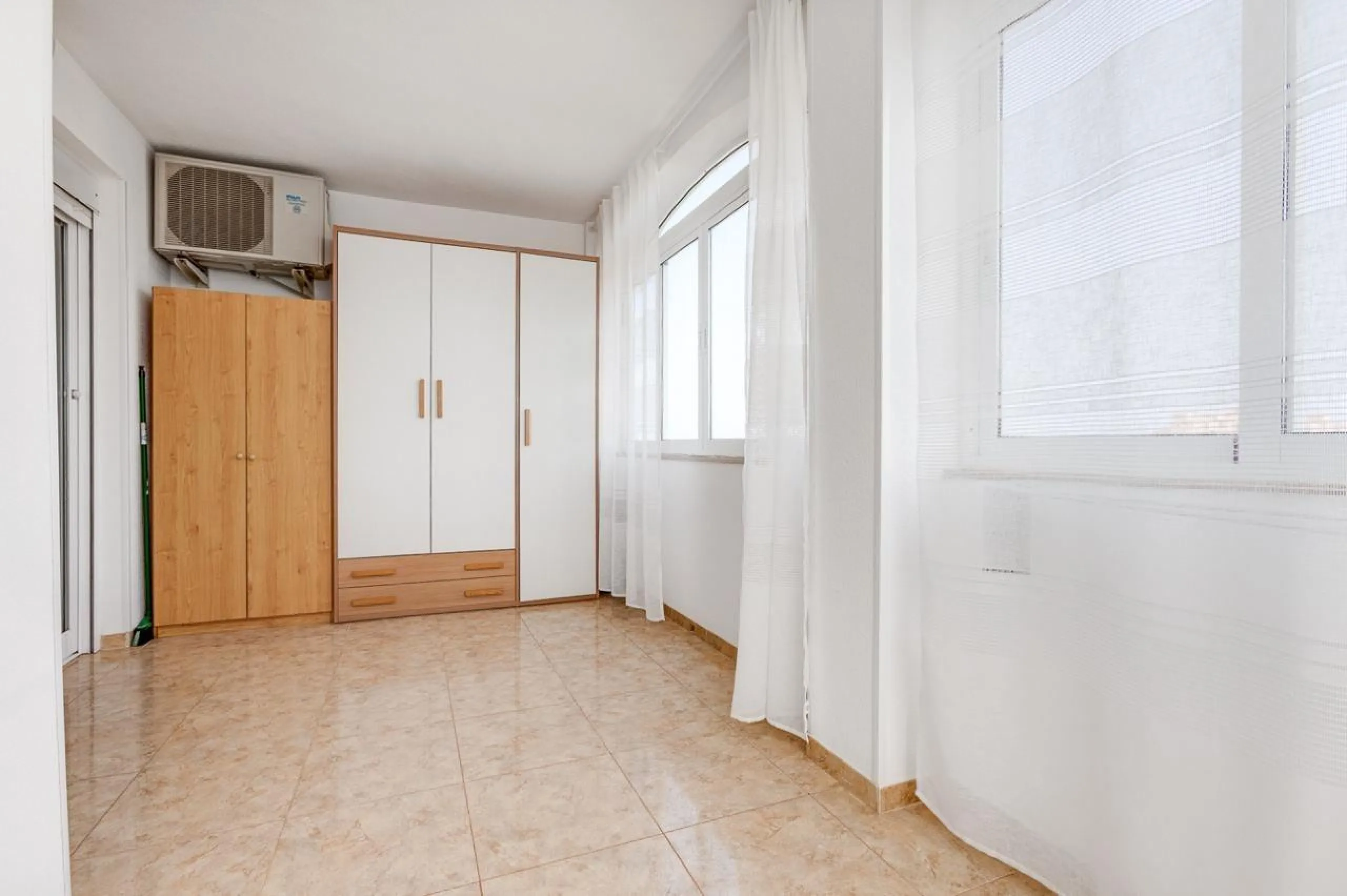 IMPECABLE VIVIENDA DE 2 HABITACIONES CON VISTAS DESPEJADAS + PISCINA EN TORREBLANCA