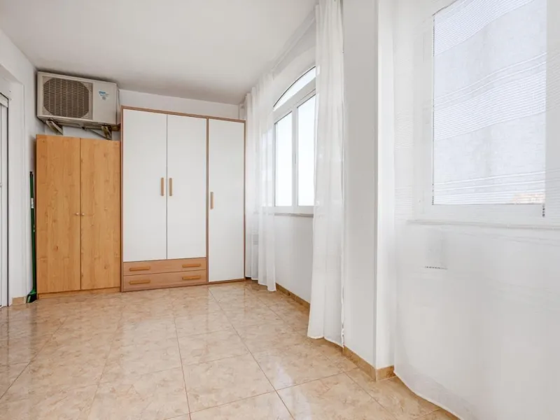 IMPECABLE VIVIENDA DE 2 HABITACIONES CON VISTAS DESPEJADAS + PISCINA EN TORREBLANCA