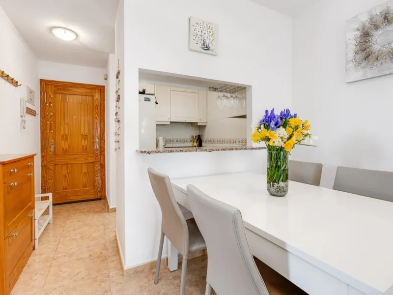 IMPECABLE VIVIENDA DE 2 HABITACIONES CON VISTAS DESPEJADAS + PISCINA EN TORREBLANCA
