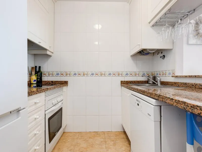 IMPECABLE VIVIENDA DE 2 HABITACIONES CON VISTAS DESPEJADAS + PISCINA EN TORREBLANCA