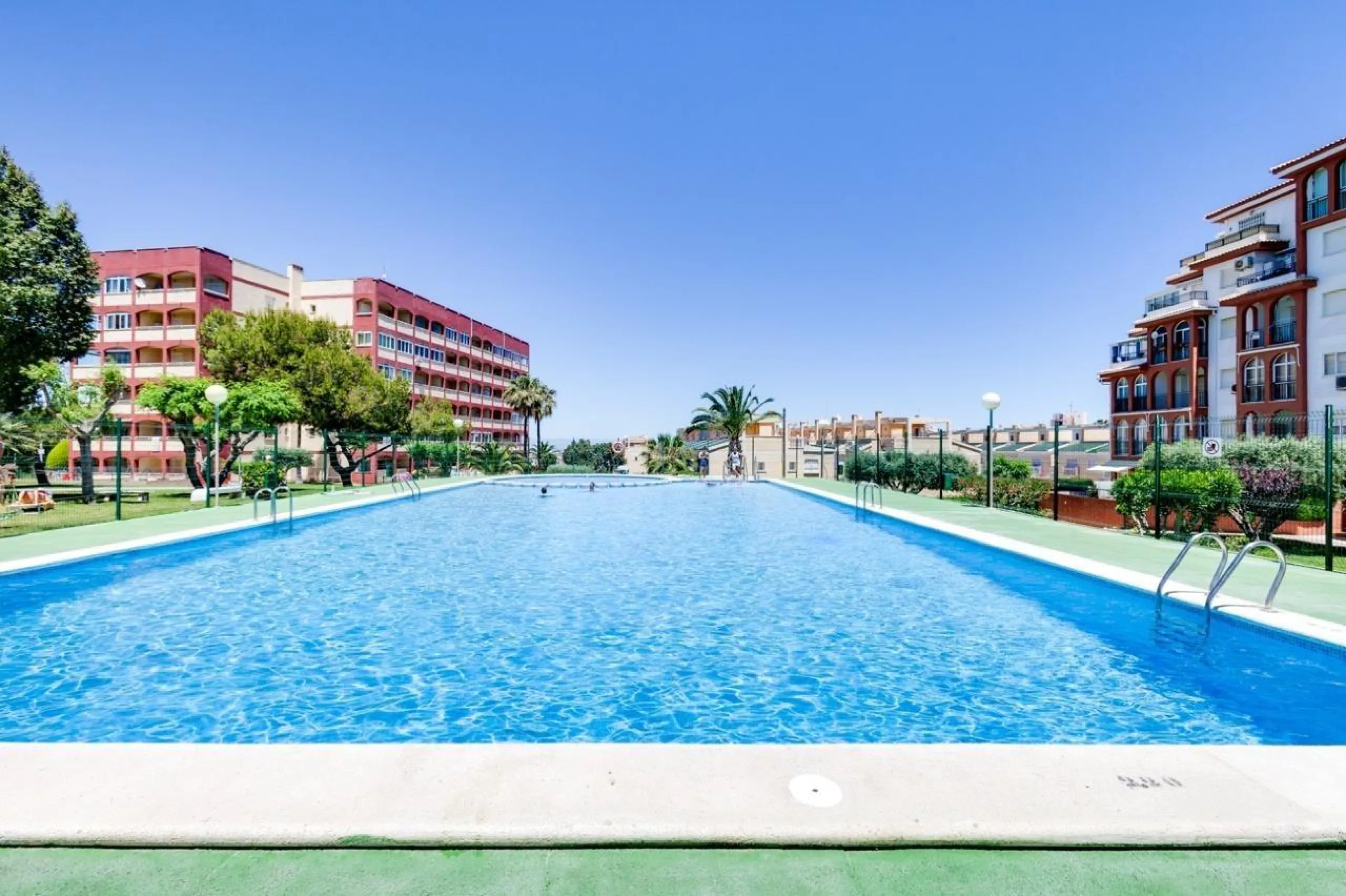 IMPECABLE VIVIENDA DE 2 HABITACIONES CON VISTAS DESPEJADAS + PISCINA EN TORREBLANCA