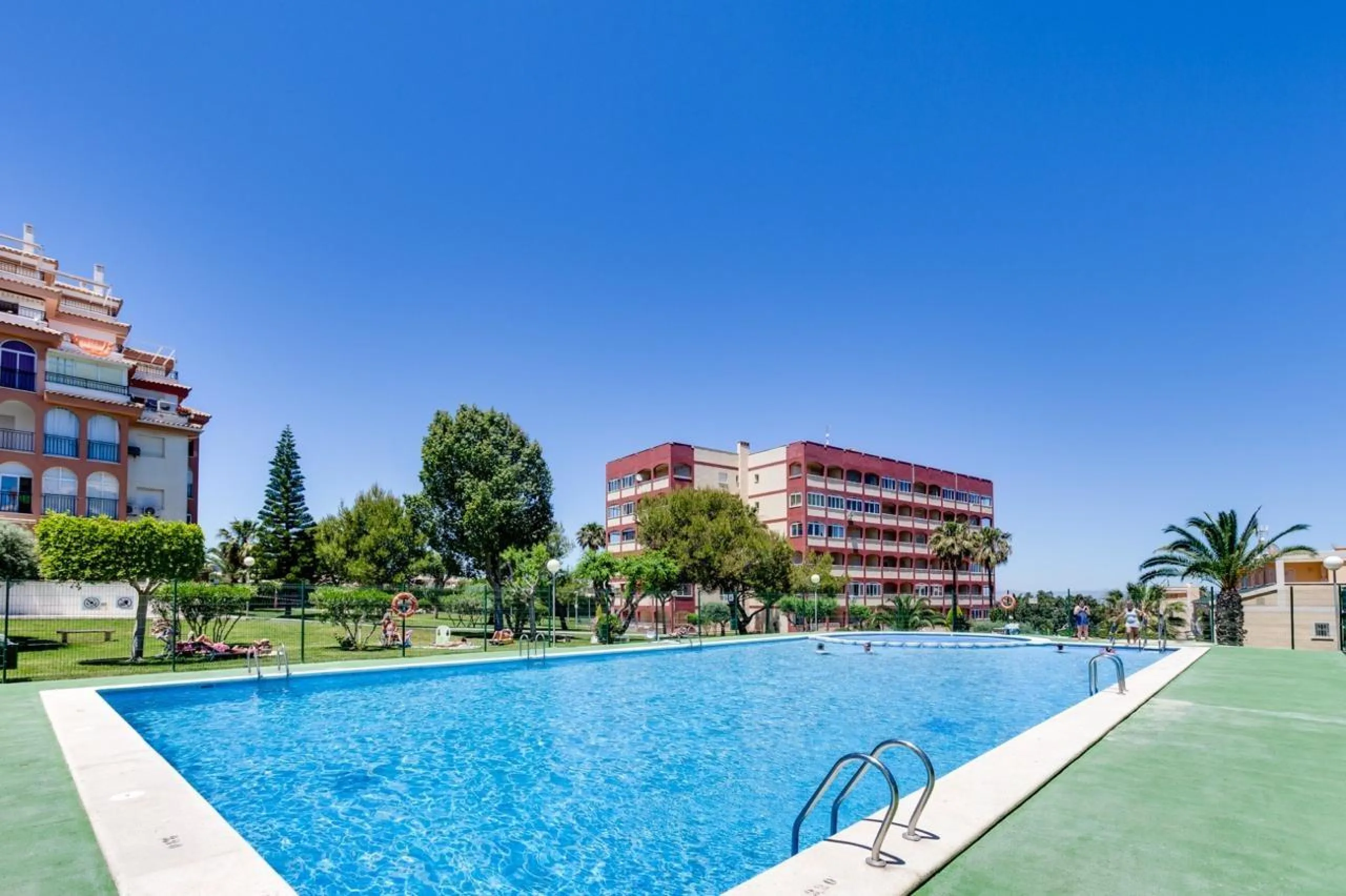 IMPECABLE VIVIENDA DE 2 HABITACIONES CON VISTAS DESPEJADAS + PISCINA EN TORREBLANCA