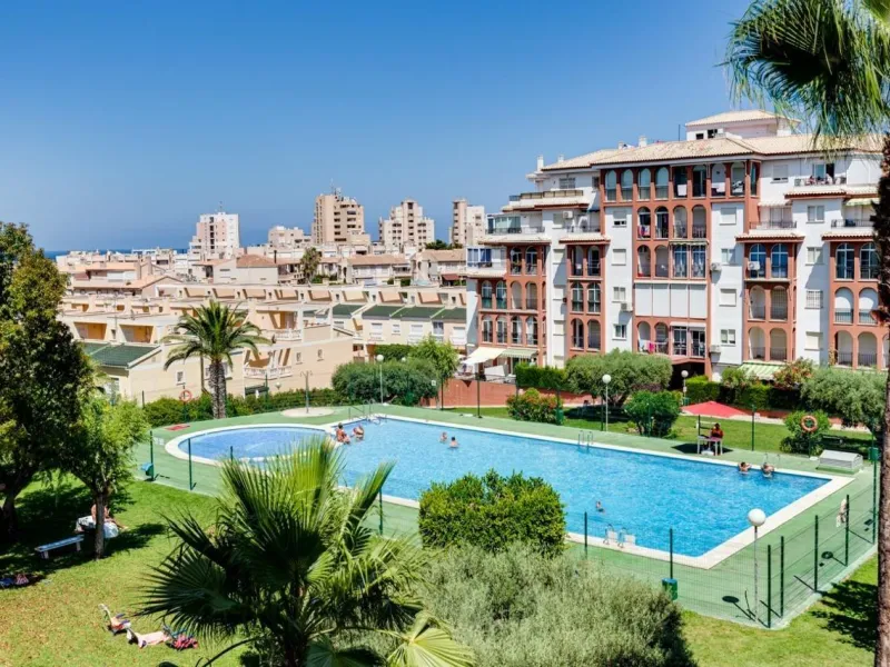 IMPECABLE VIVIENDA DE 2 HABITACIONES CON VISTAS DESPEJADAS + PISCINA EN TORREBLANCA