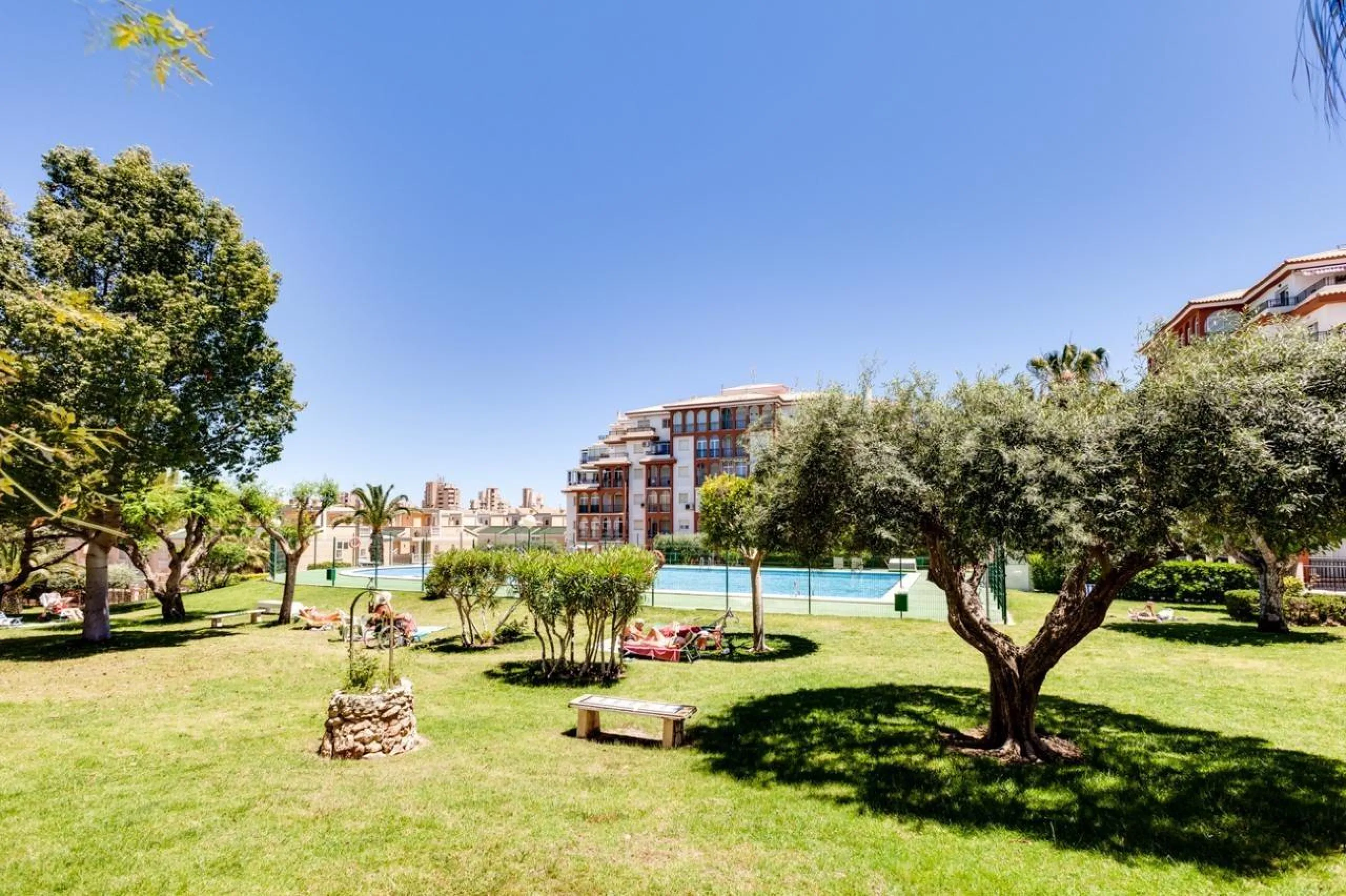 IMPECABLE VIVIENDA DE 2 HABITACIONES CON VISTAS DESPEJADAS + PISCINA EN TORREBLANCA