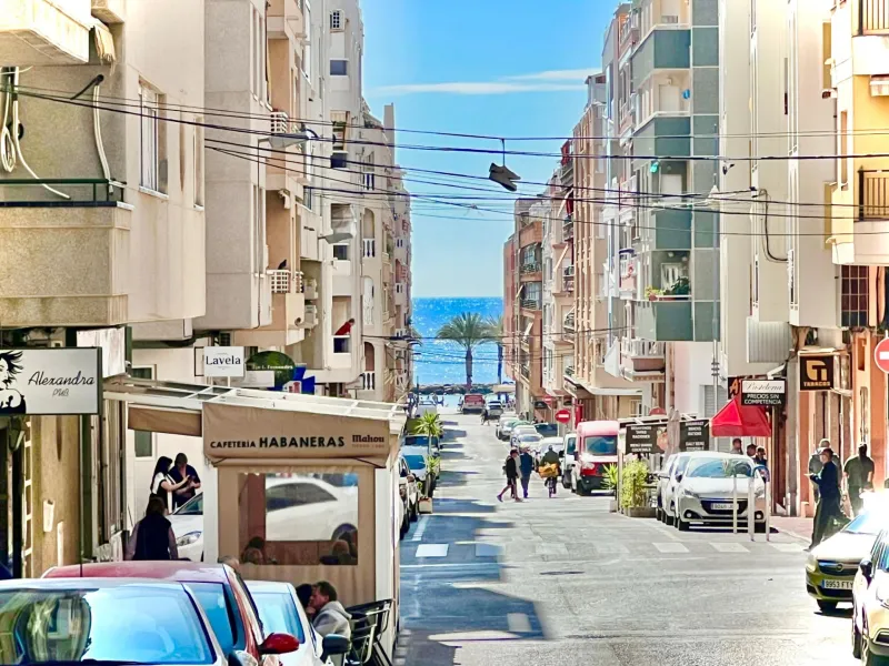 ÁTICO DE 1 HABITACIÓN CON AMPLIA TERRAZA Y VISTAS DESPEJADAS, A 550m DE LA PLAYA