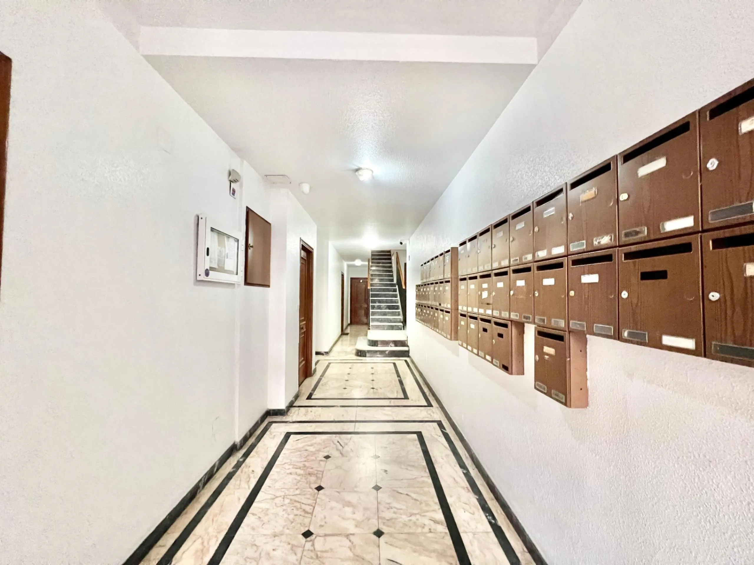 ÁTICO DE 1 HABITACIÓN CON AMPLIA TERRAZA Y VISTAS DESPEJADAS, A 550m DE LA PLAYA