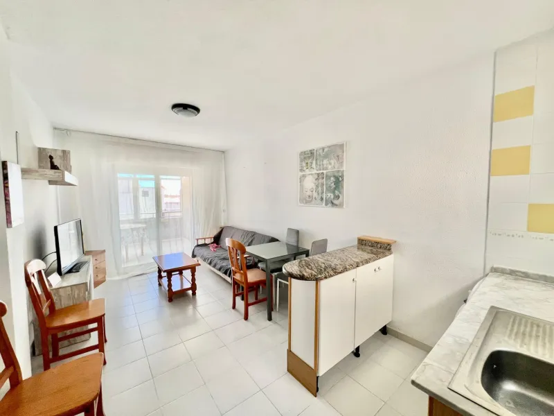 ÁTICO DE 1 HABITACIÓN CON AMPLIA TERRAZA Y VISTAS DESPEJADAS, A 550m DE LA PLAYA