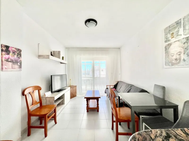 ÁTICO DE 1 HABITACIÓN CON AMPLIA TERRAZA Y VISTAS DESPEJADAS, A 550m DE LA PLAYA