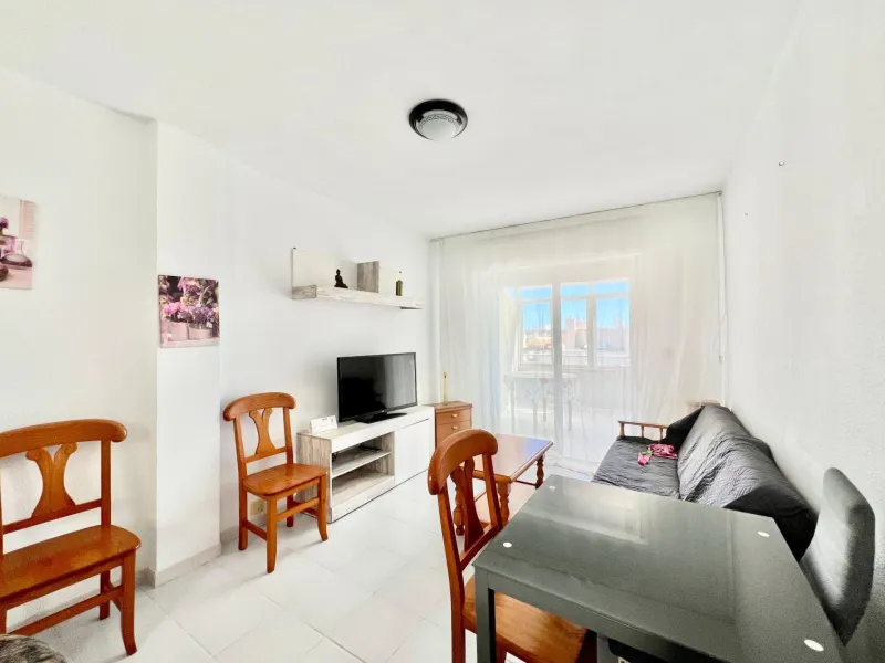 ÁTICO DE 1 HABITACIÓN CON AMPLIA TERRAZA Y VISTAS DESPEJADAS, A 550m DE LA PLAYA