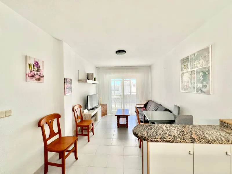 ÁTICO DE 1 HABITACIÓN CON AMPLIA TERRAZA Y VISTAS DESPEJADAS, A 550m DE LA PLAYA